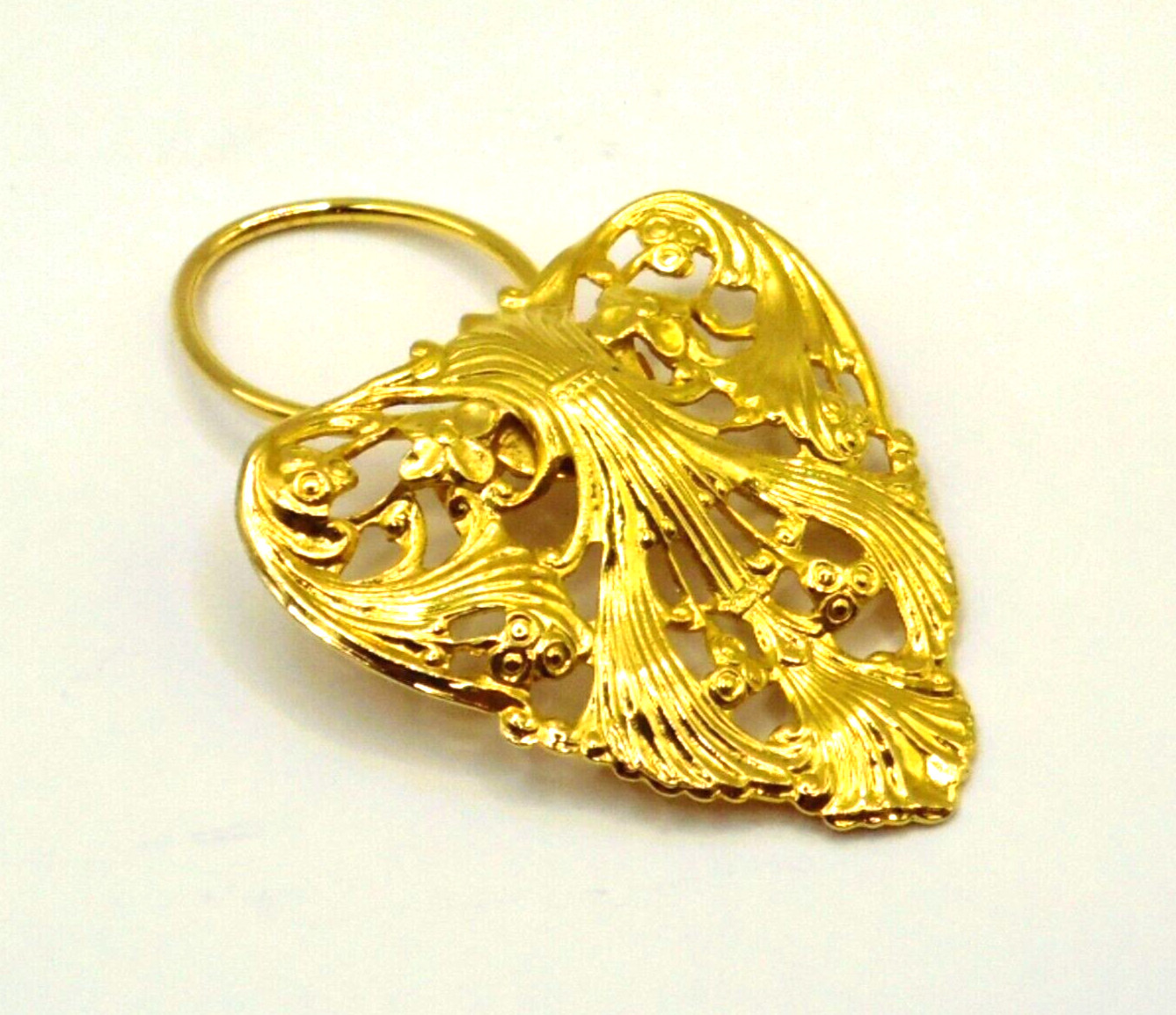Jeri Lou Vtg Scarf Clip/Holder Goldtone Almost 2 inches in length Pre-owned