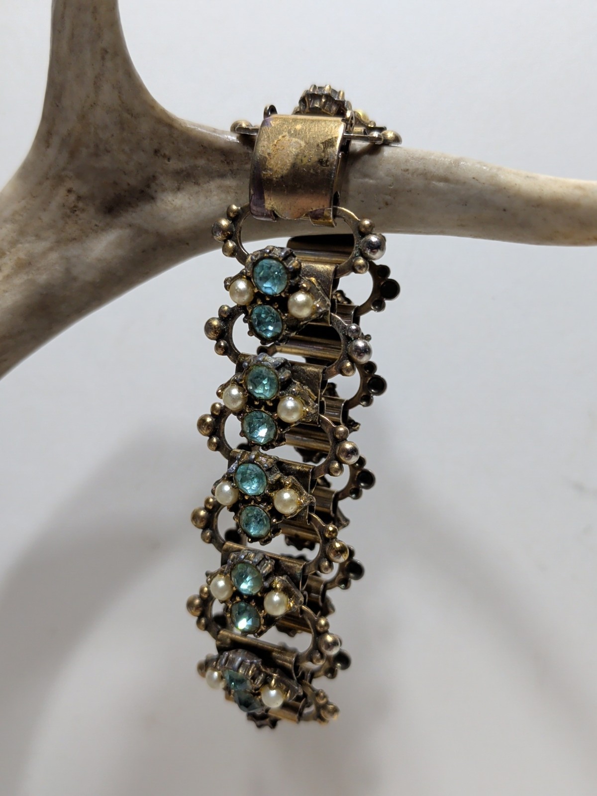 ✨VINTAGE✨ 1950s 8″ Bracelet Blue Stones Small Pearls Gold Tone Filigree Copper?