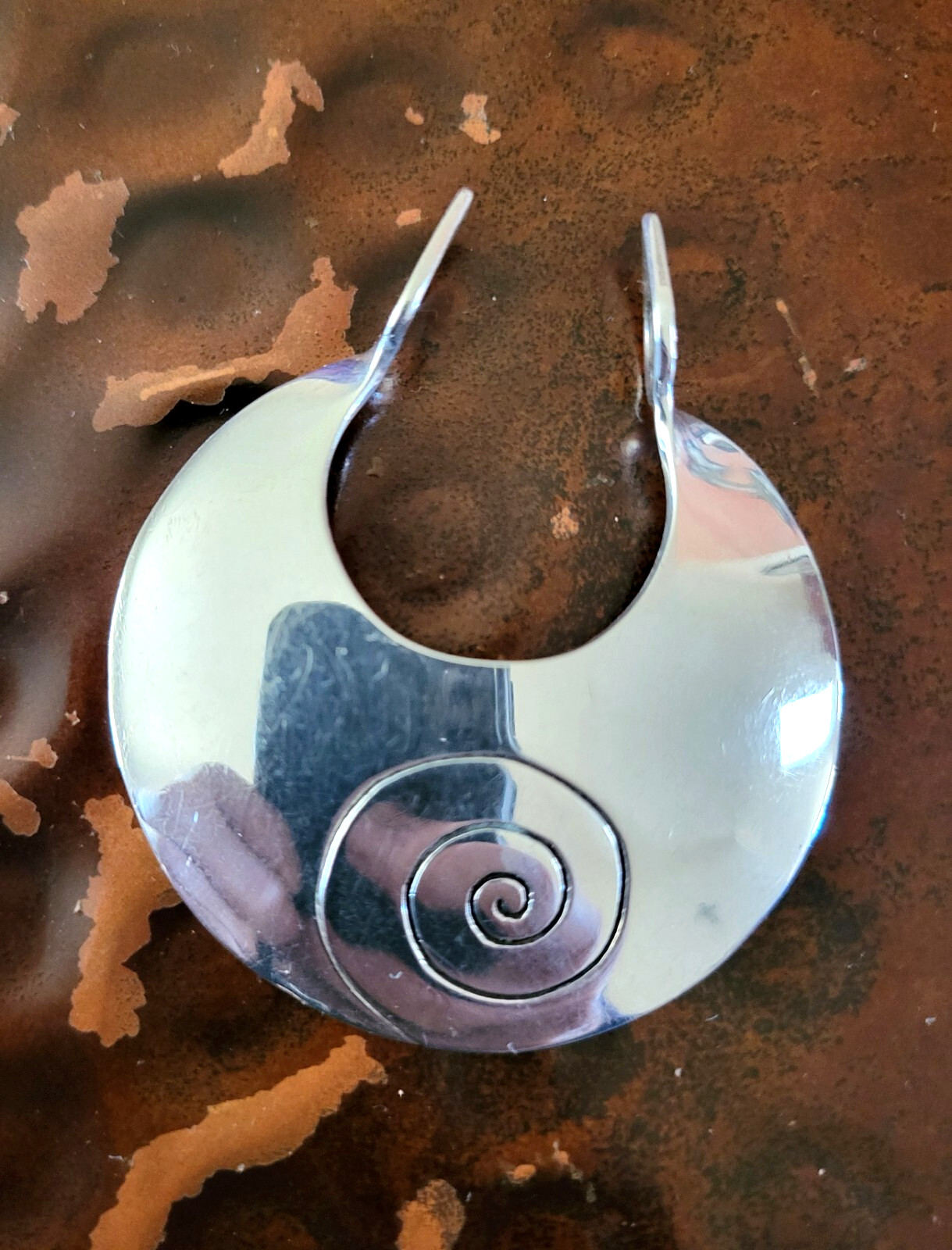 NWOT Dominique Dinouart DDD Sterling Silver Modernist Round Pendant Swirl Design