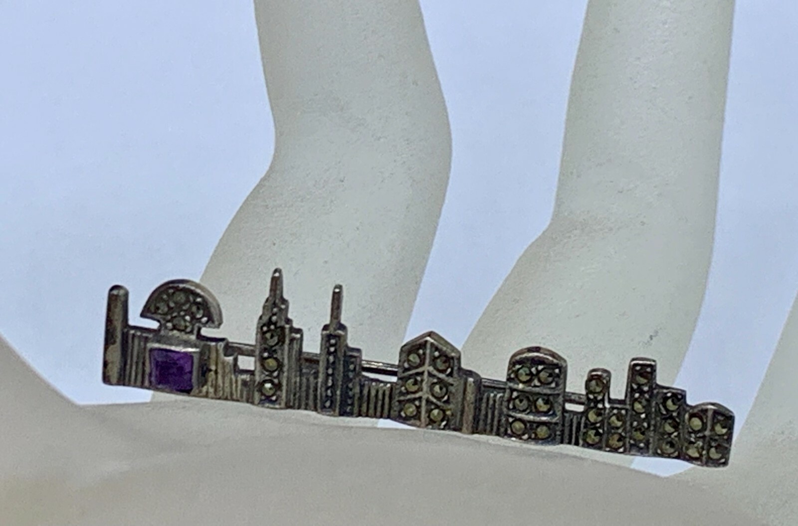 VINTAGE STERLING SILVER MARCASITE AMETHYST BROOCH NEW-YORK CITY BUILDINGS
