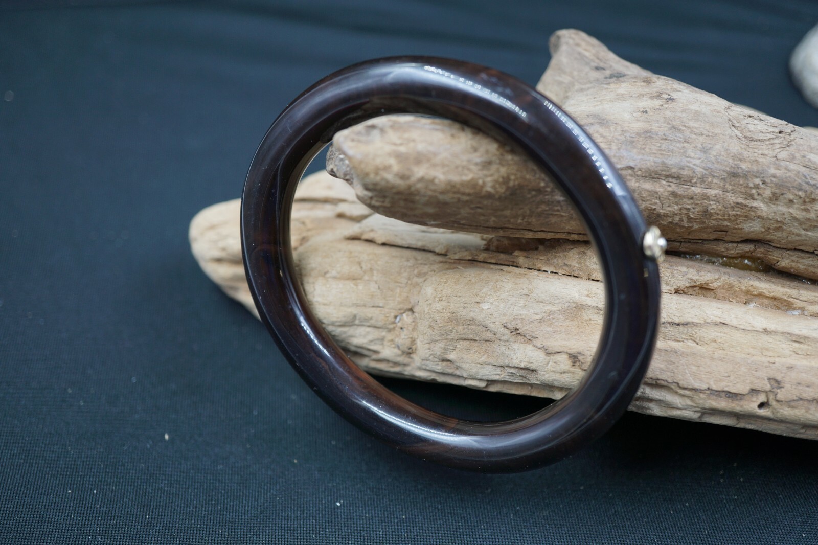 Henri Bendel brown Lucite Bangle fIts a 7 1/4″ Wrist