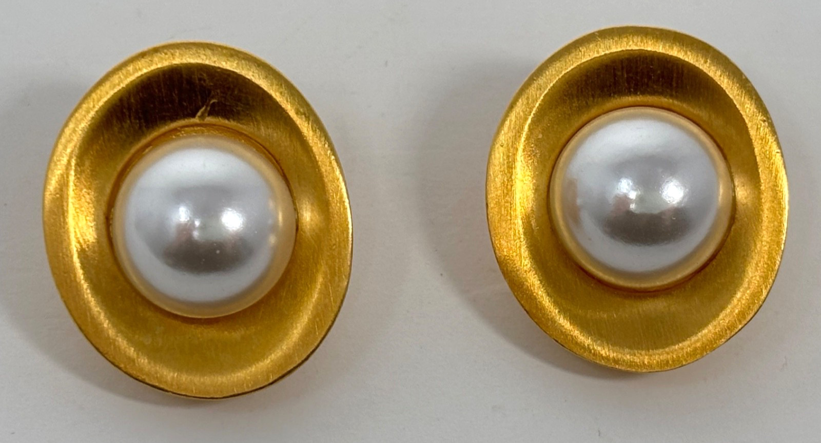 VTG MMA KHM Matte 24K Gold Plate Faux Pearl Cupid Necklace Clip Earrings Set