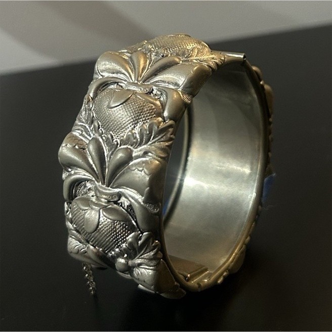 Vintage Silver Tone Floral Metal Bangle Bracelet Flowers & Plants Theme