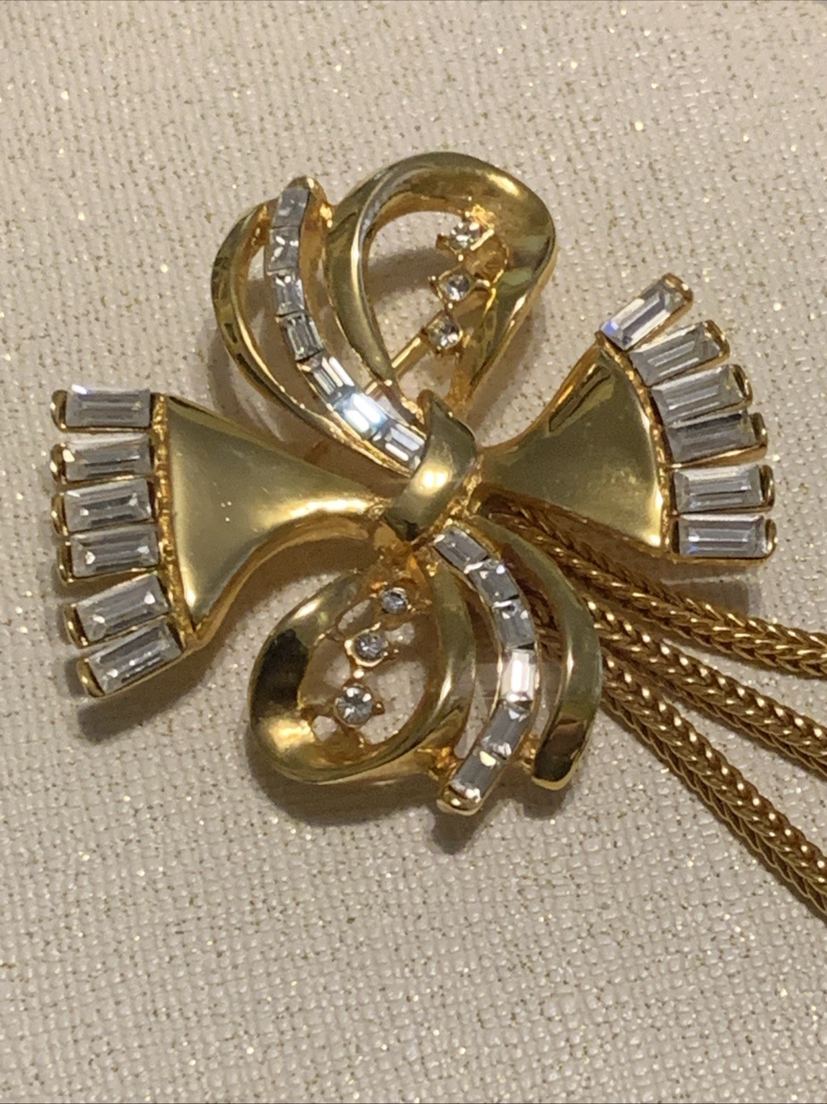 COCO VTG_Robert Rose Bow 4” Brooch Dangle Tassels Clear Rhinestones Baguettes