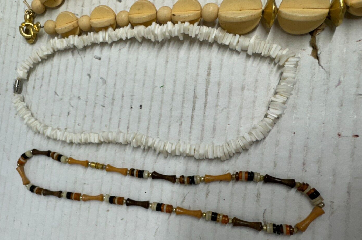 Vintage Art Deco Acrylic Shell Necklace 18″ JEWELRY LOT White Yellow Beige 4X
