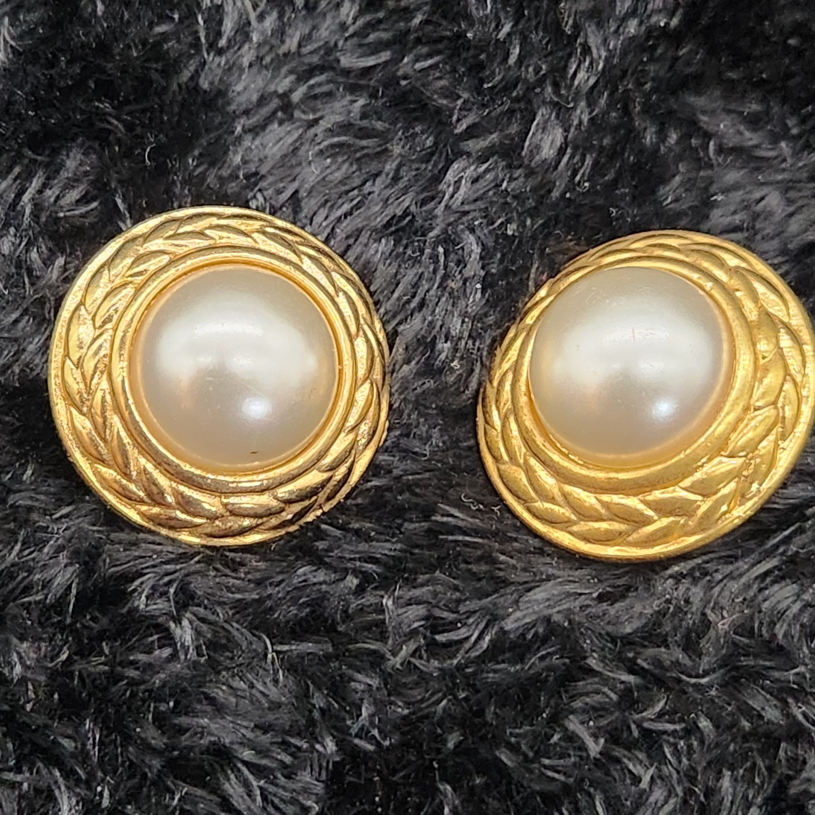 White Stag Faux Pearl Surrounded By Gold-tone Robe Clip-on Earrings