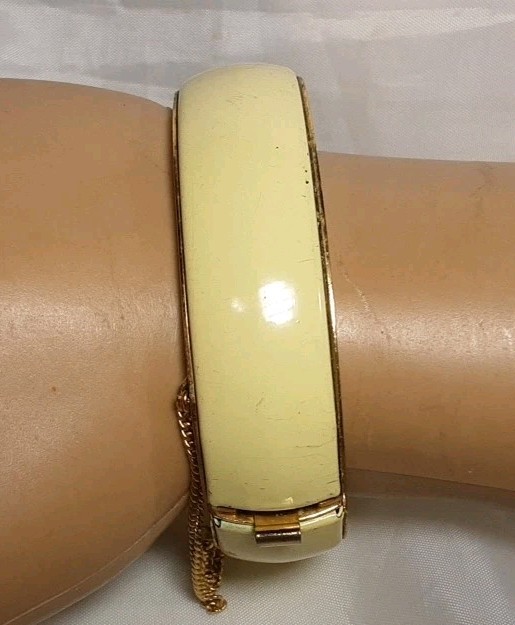 Bracelet Gold Tone Yellow Enamel Hinged Clasp With Safety Chain Oval Bangle Cuff