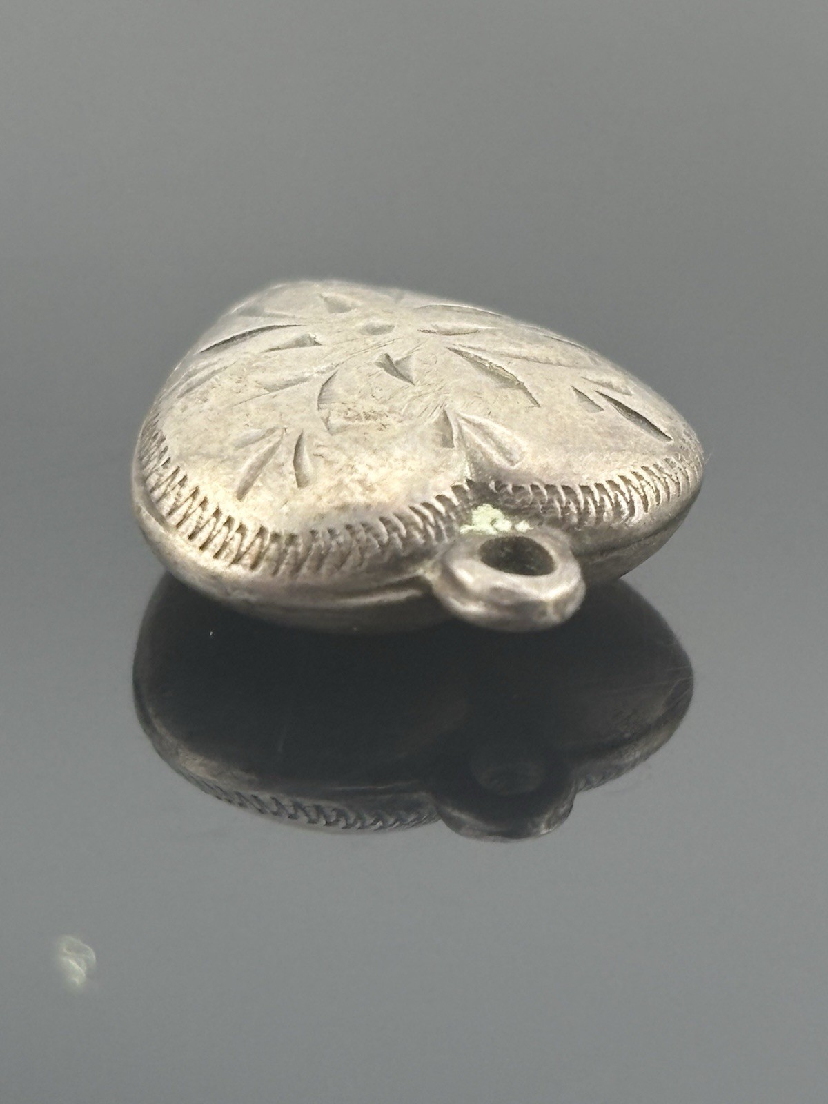Vtg Single Sterling Silver Puff Heart Charm One Side Etched No Jump Ring 11/16″