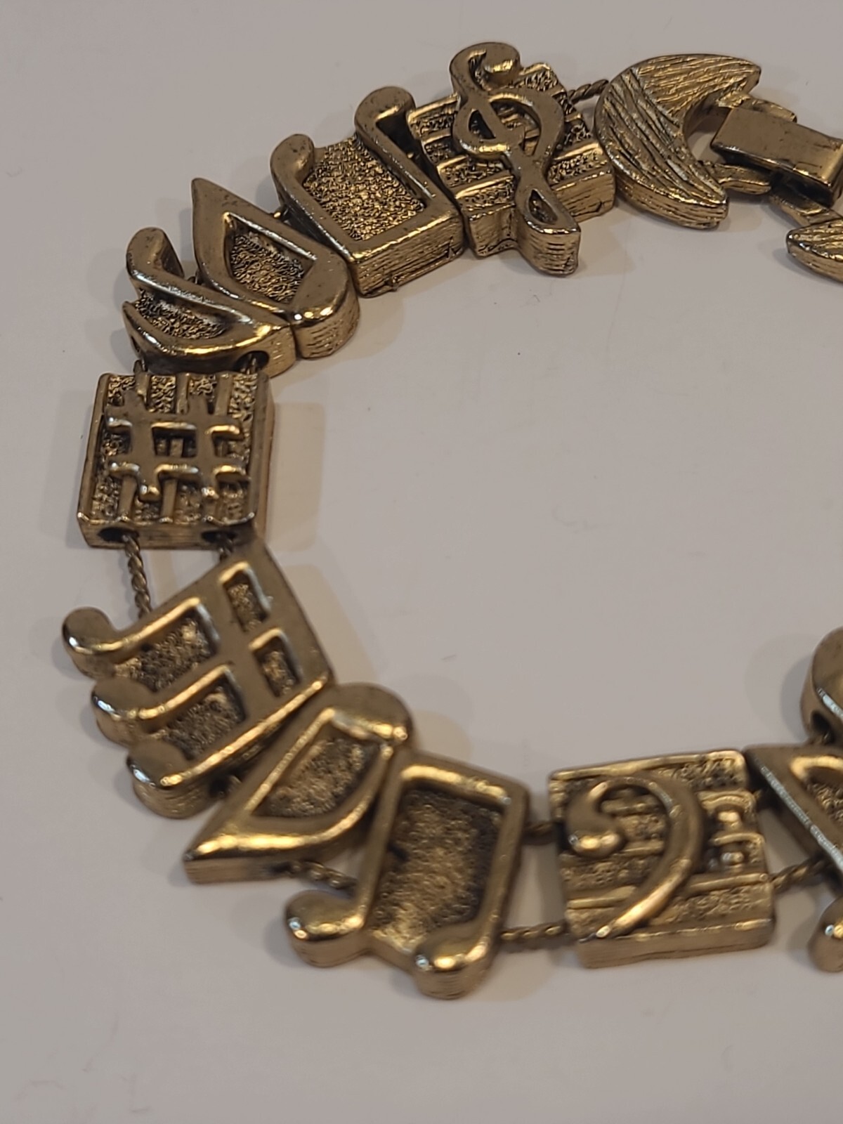 Musical Slider Charm Bracelet Vintage TOFA 1995 BG Signed Gold Tone Treble Notes