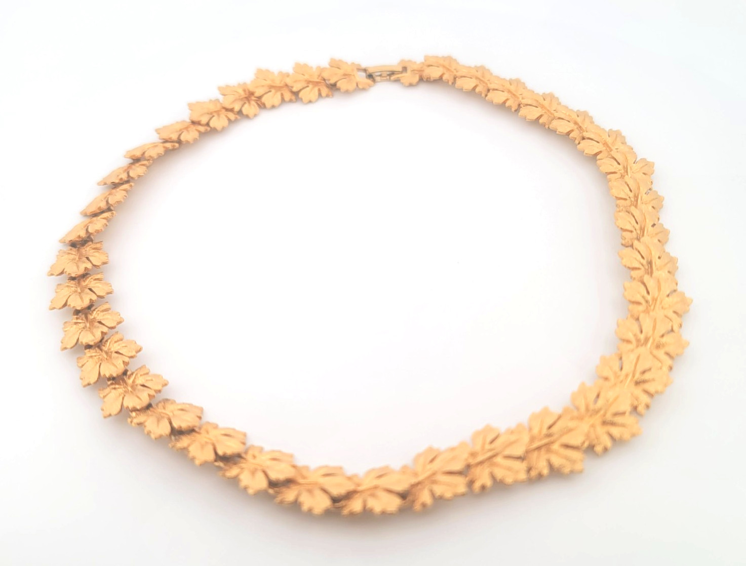 Vintage 1950s NAPIER Gold Grape Leaves Necklace – Collectible American Jewelry