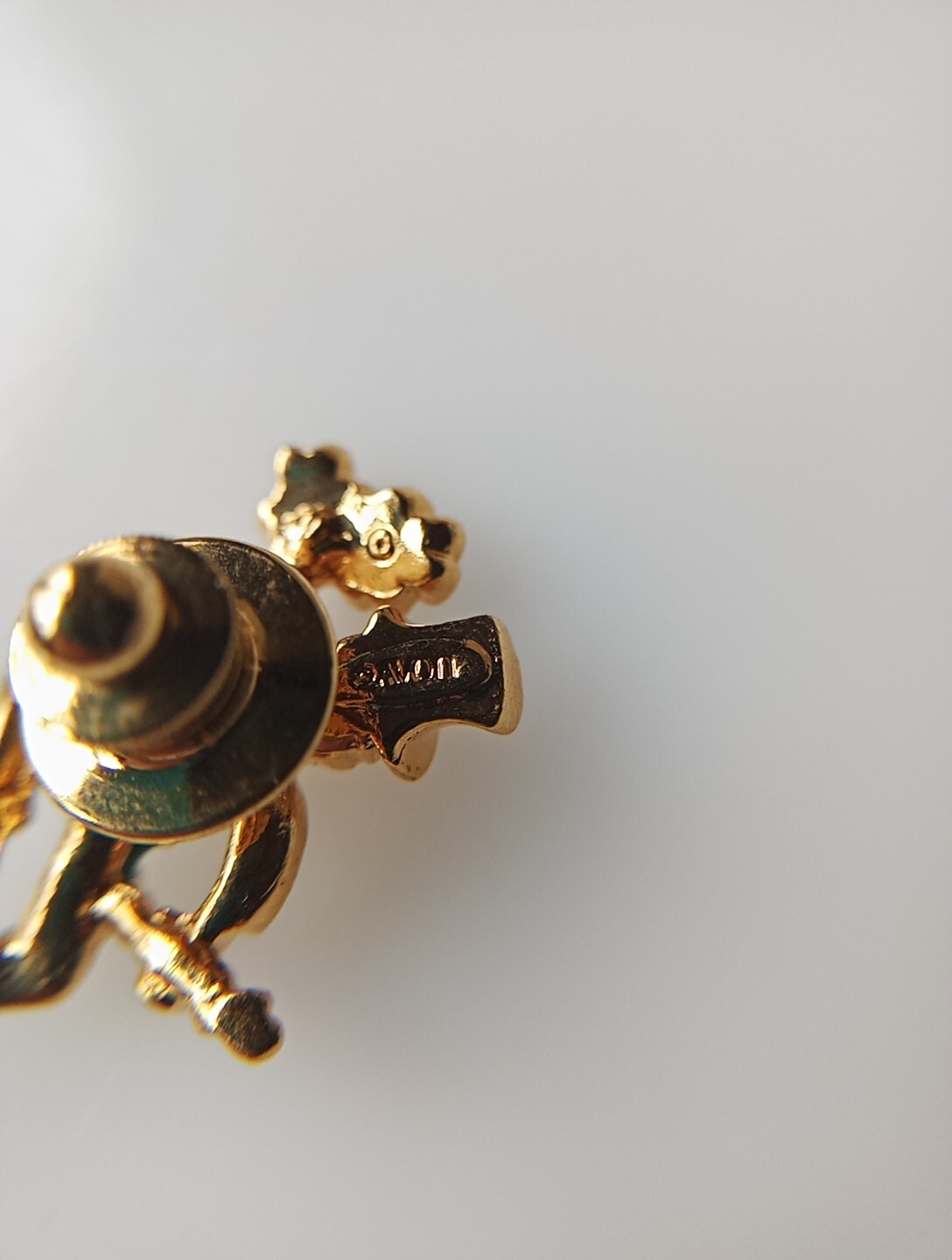 AVON 1995 St. PATRICK’s DAY Leprechaun With Cover & Stick Lapel Pin