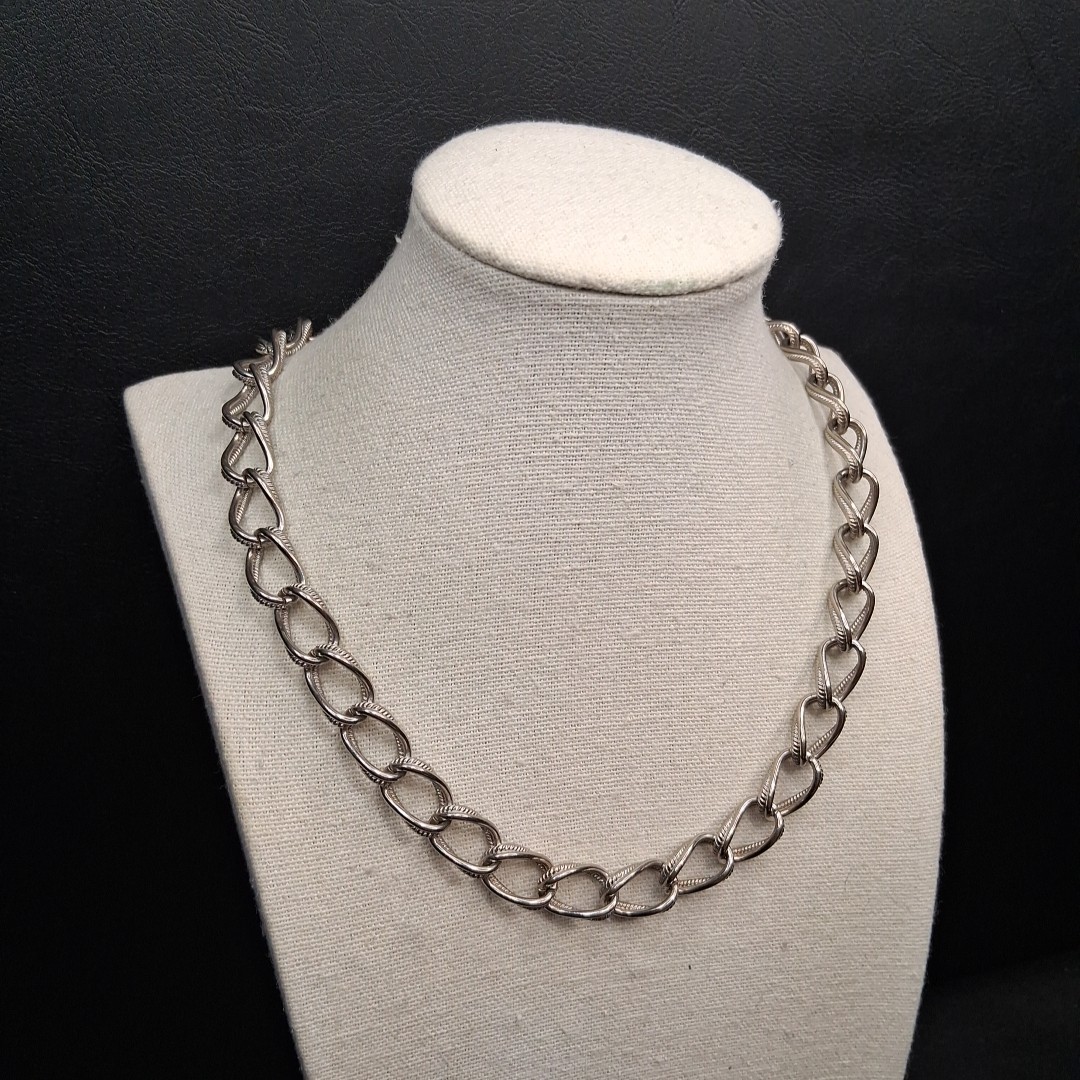 Vintage Chain Necklace Polished And Textured Gold Tone. 17.483