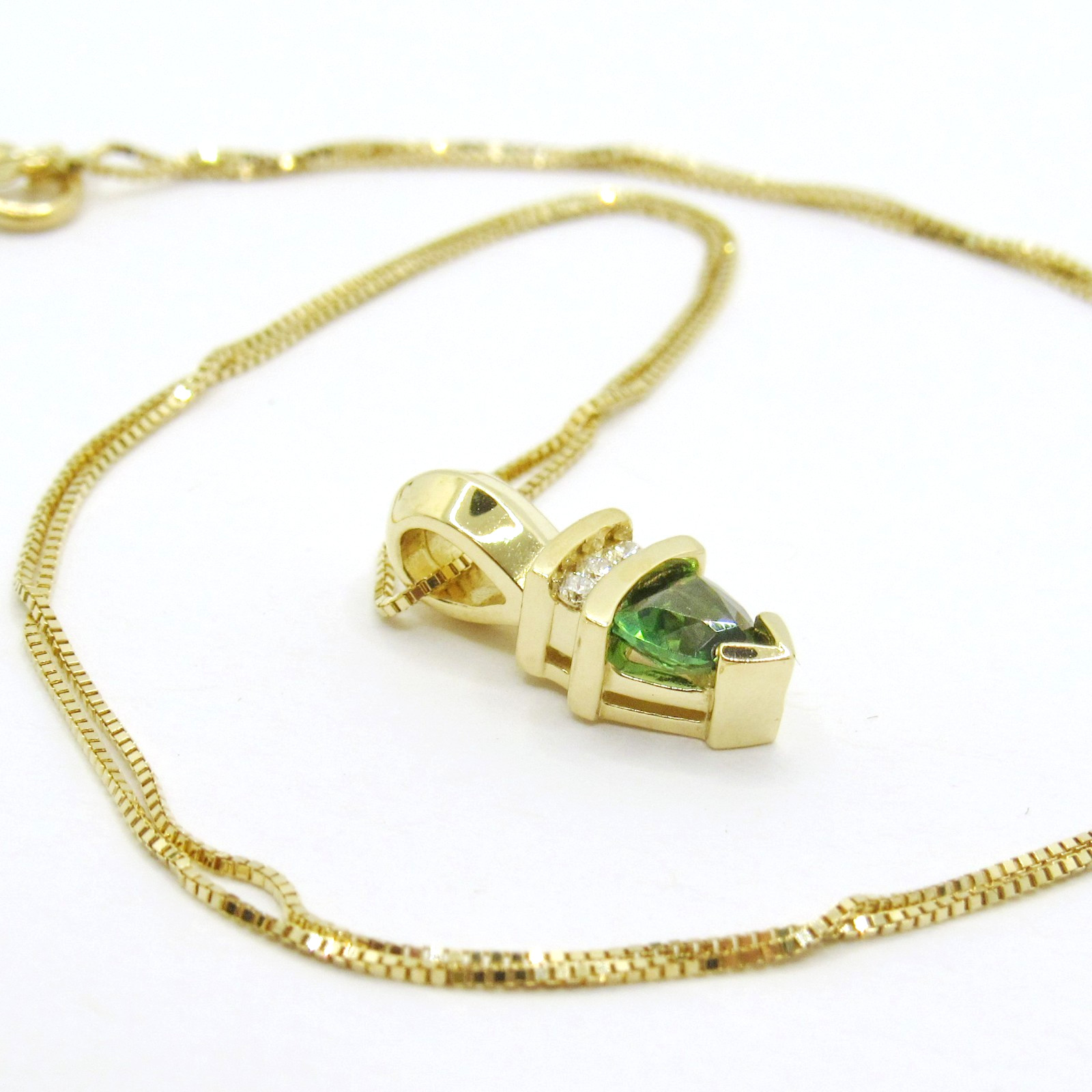14K YELLOW GOLD CGC TRILLION CUT GREEN TOURMALINE & DIAMOND 18″ PENDANT NECKLACE