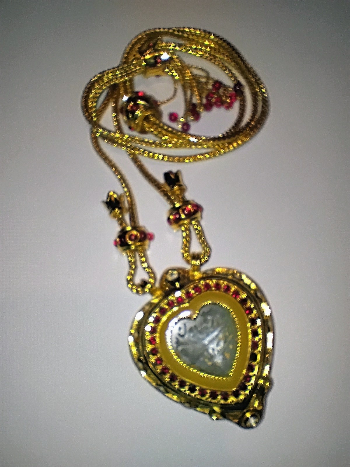 Elizabeth Taylor Shah Jahan Taj Mahal Heart Necklace Avon Margot Robbie