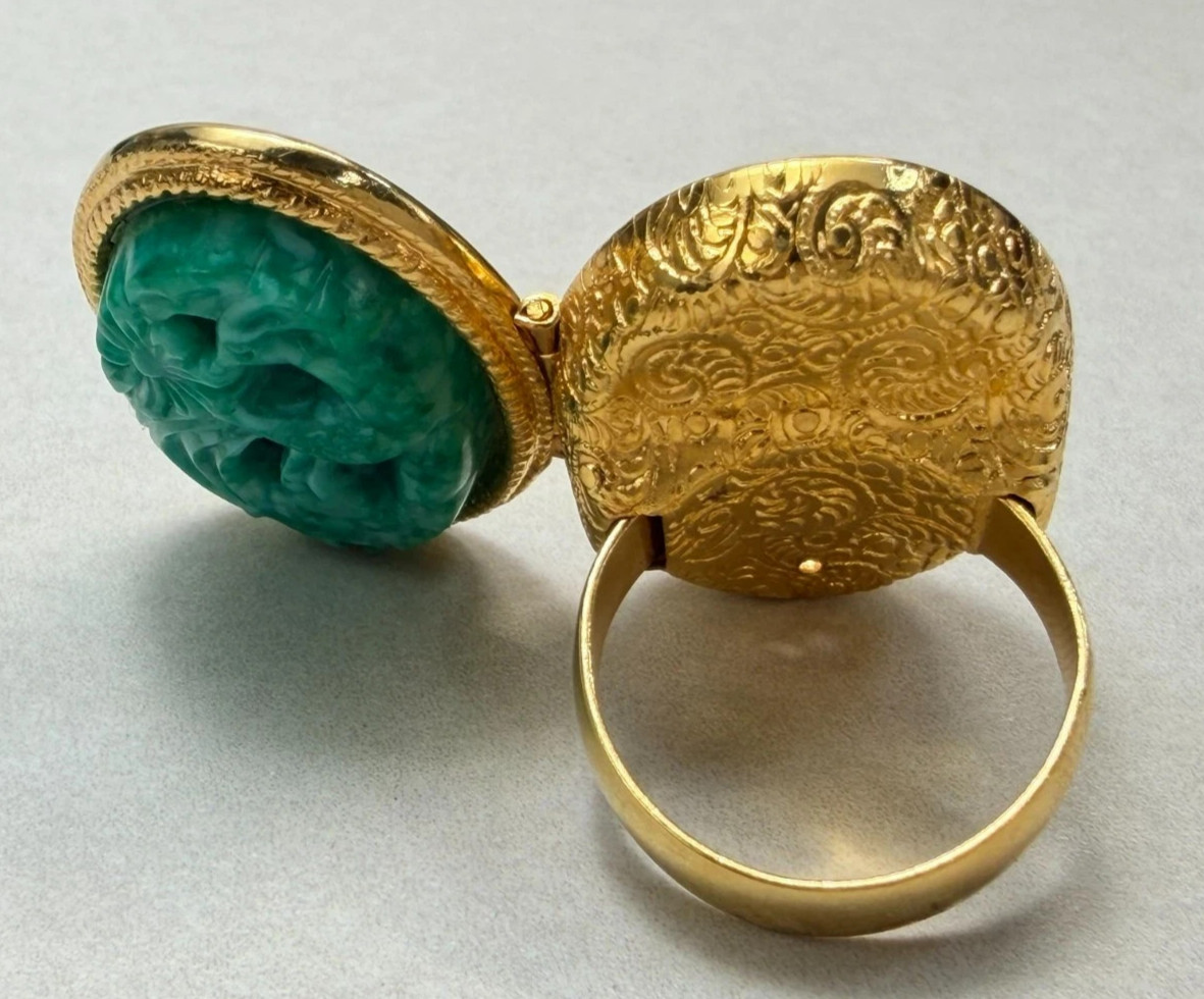 Avon Green Faux Jade Carved Oval Poison Locket Ring Gold Tone Adjustable 6-7 Vtg