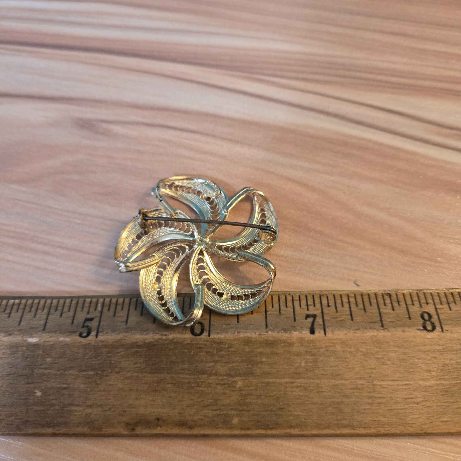 Women’s Vintage Brooch, Gold Color With Pearl Bead, Approximately 2″ Diameter