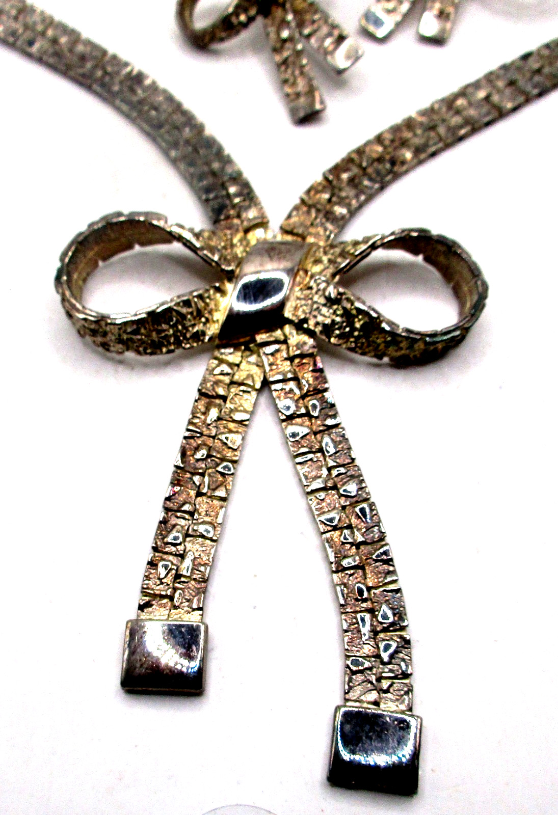 Vintage 1980’s Articulated Gold-tone Nugget Bow Ribbon Necklace and Earrings Set