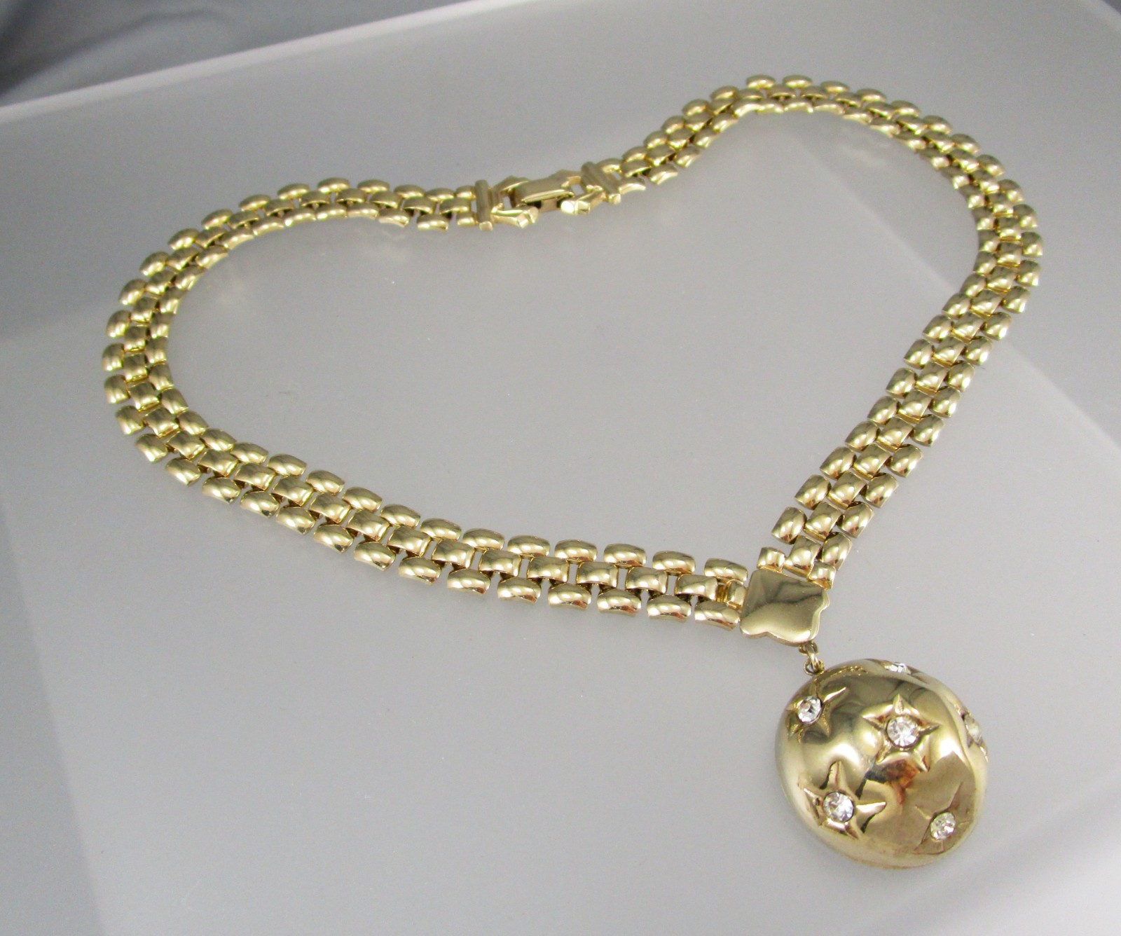 Vintage Gold Tone Basketweave Chain Dangling Round Crystal Pendant Necklace 781