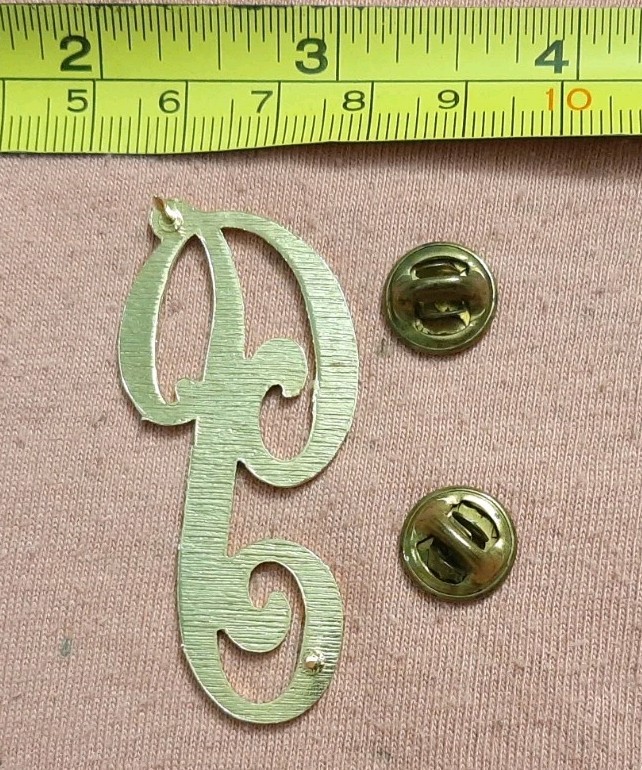Letter Initial P Fancy Script Textured Gold Tone Lapel Pin