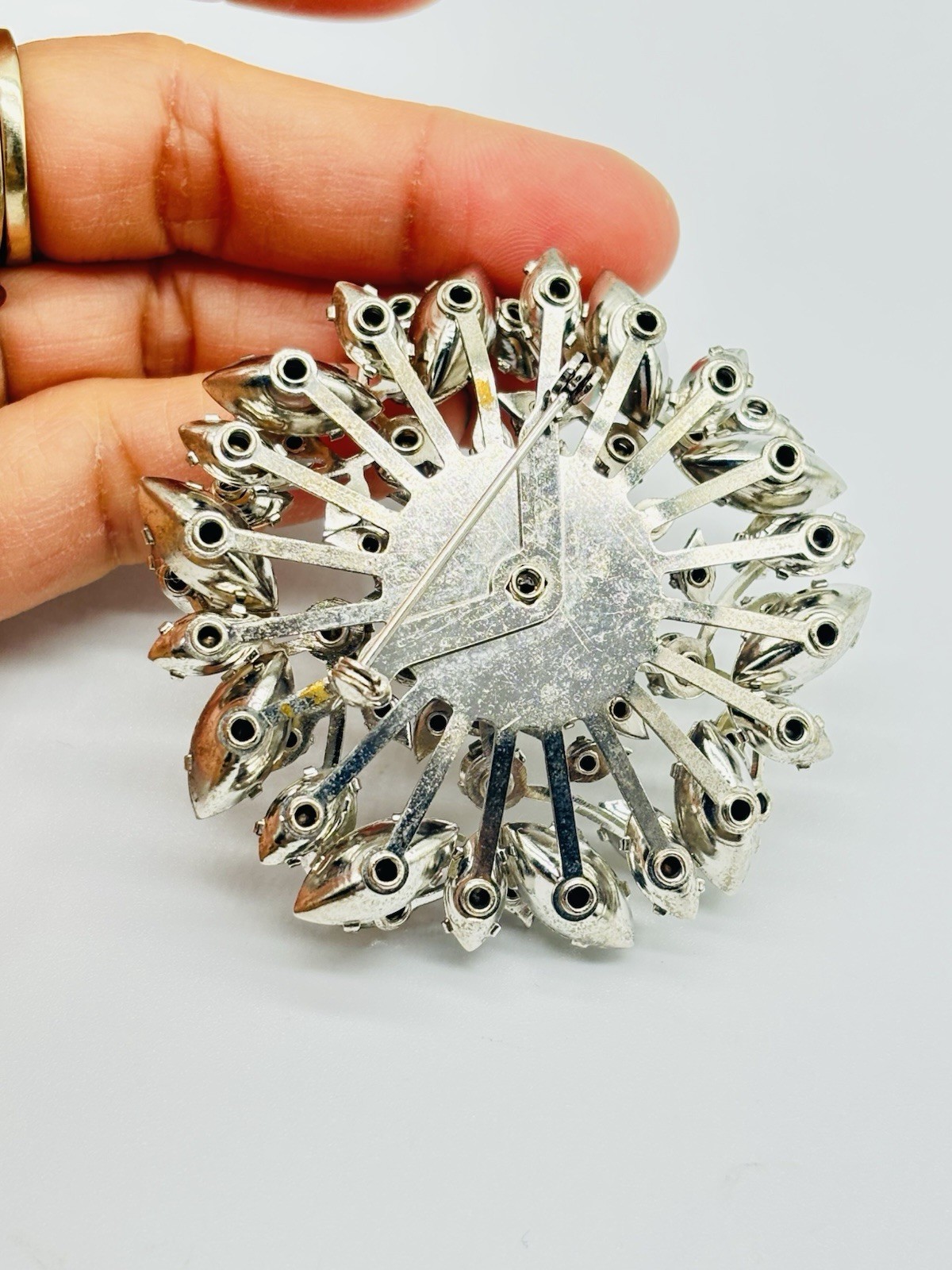 Vtg Unmarked Beau/Judy Lee? Clear Glass Rhinestone Flower Snowflake Pin Brooch