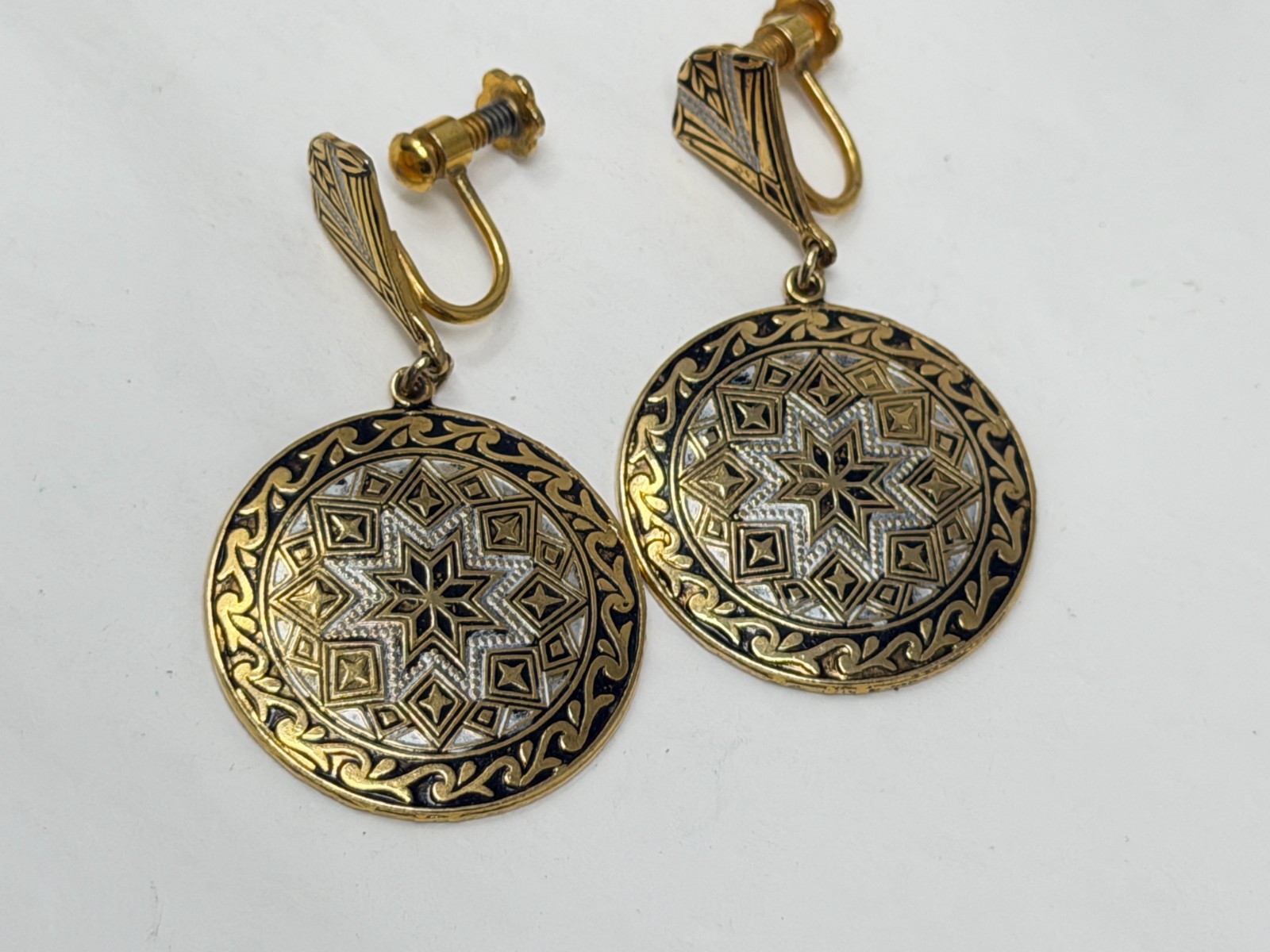 Vintage Damascene Style Goldtone 1.75″ Drop Dangle Screw Back Earrings