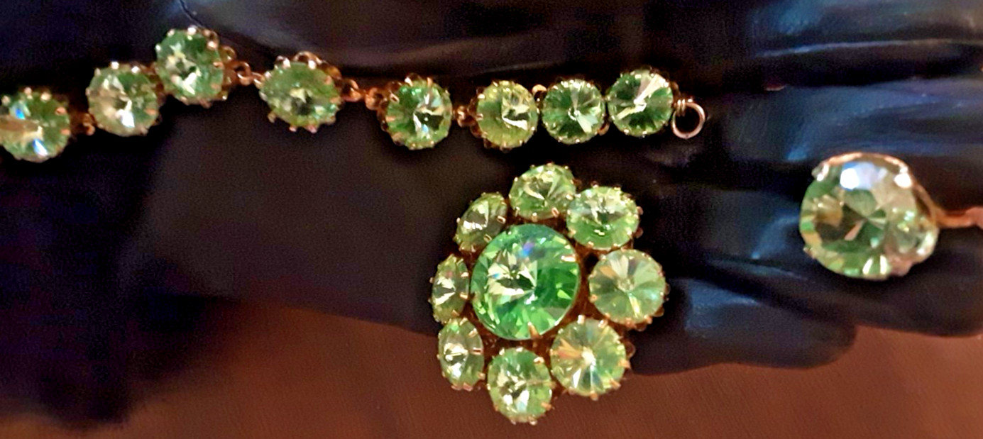 Vtg Light Green Rivoli Brooch, Bracelet, Ring Jewelry Set -Stunning!