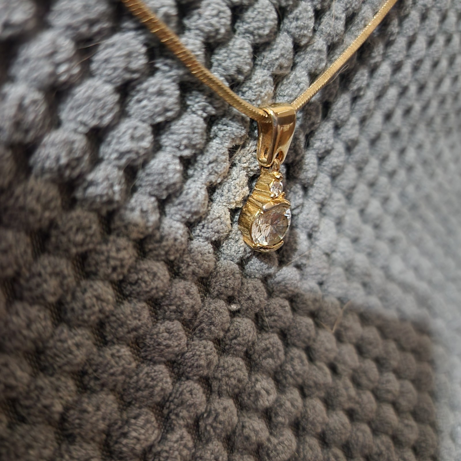 Vintage Gold Tone Necklace Large & Small Rhinestone Faux Diamond Pendant 18.5″