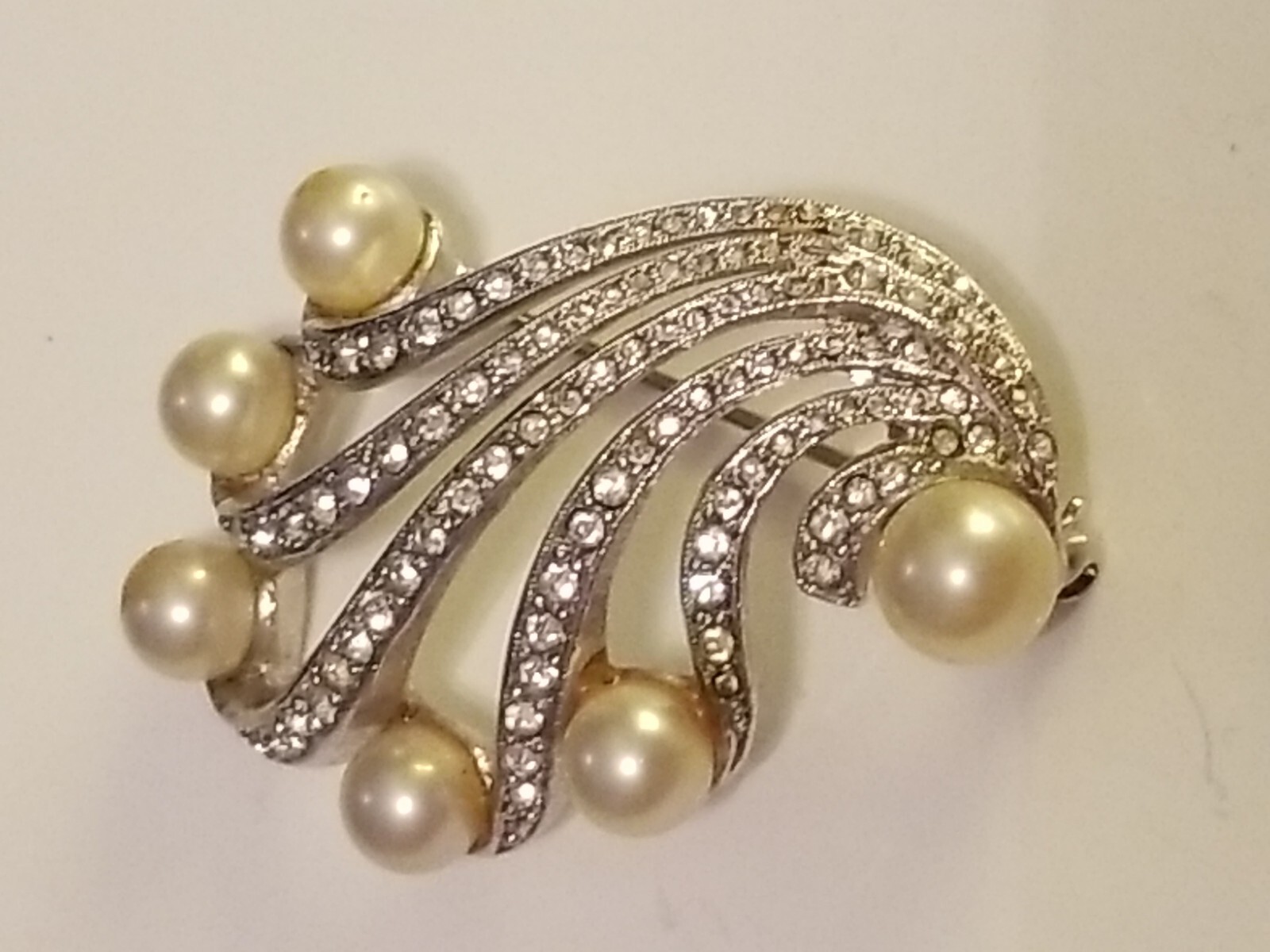 Elegant Brooch Pin Vtg Silver Toned Swirl Ribbon Pearl & CZ Encrusted 1.75″ Long