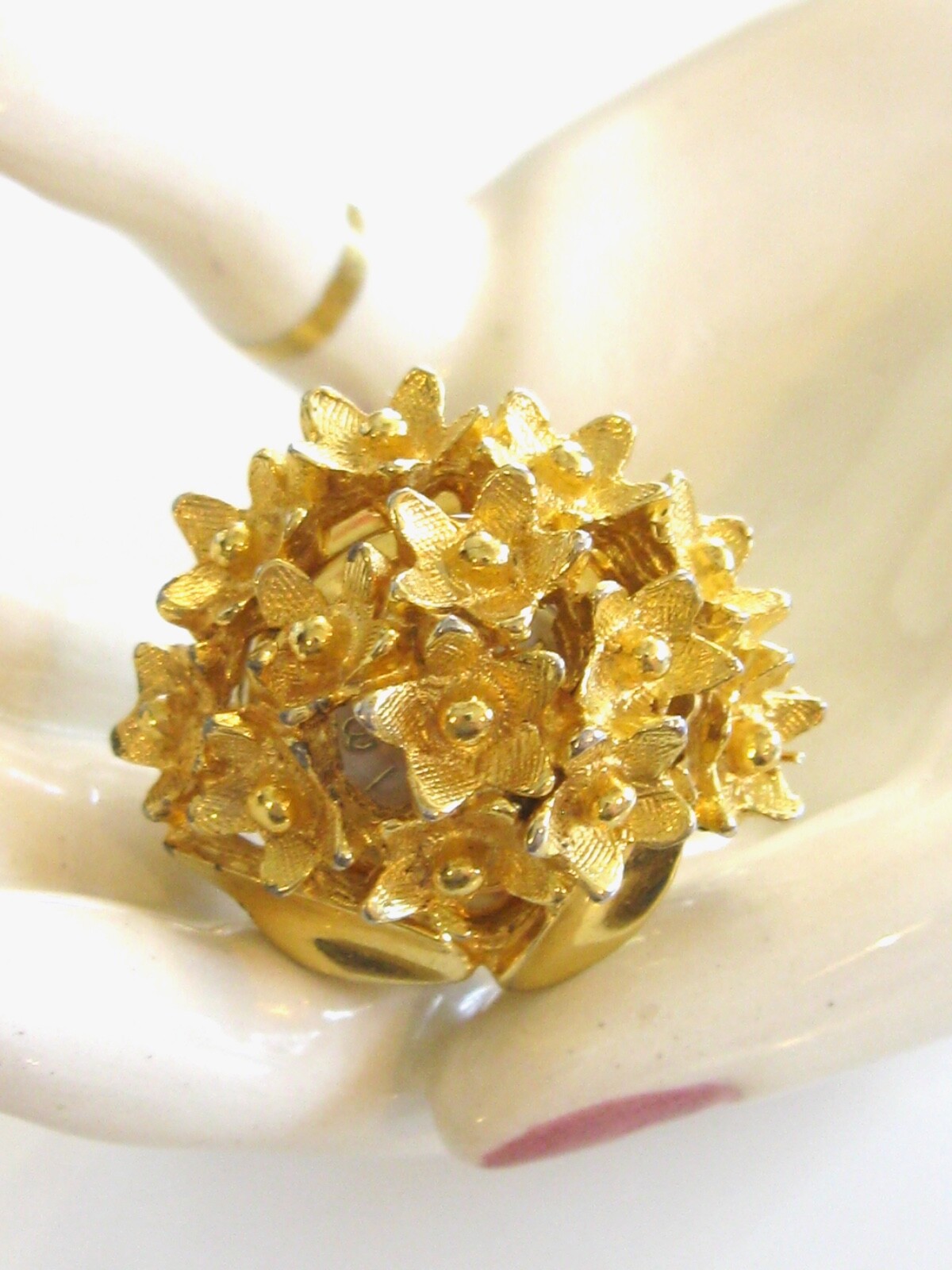 VINTAGE SAMBA MANUAL WIND WATCH RING W HINGED SPRING FORGET ME NOT FLORAL COVER
