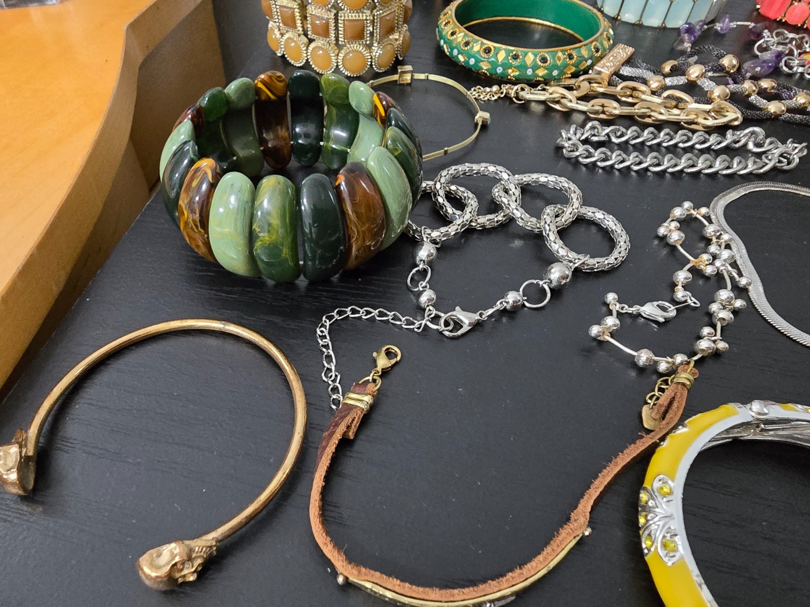 Gigantic Mixed metals material an color lot of 70+ braceletn, signed /unsigned
