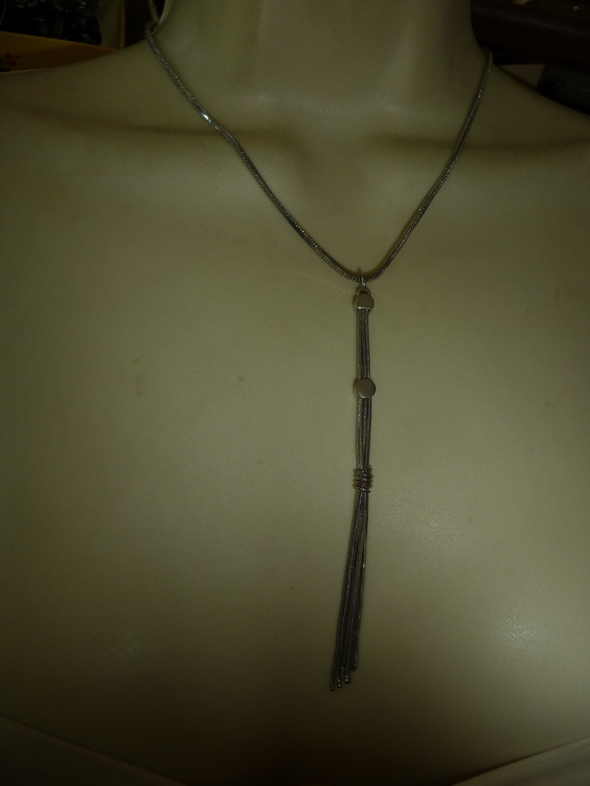 GWEN SIGNED 8″L SILVER TONE SNAKE CHAIN W 4″LTASSEL NECKLACE #24/7A