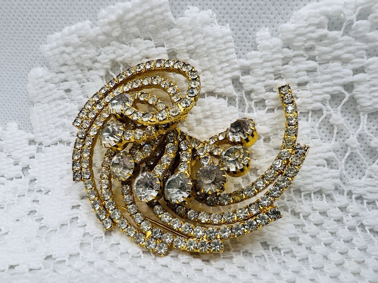 Brooch Vintage Dimensional Spiral Clear Glass Rhinestone Gold Tone MCM 1950’s