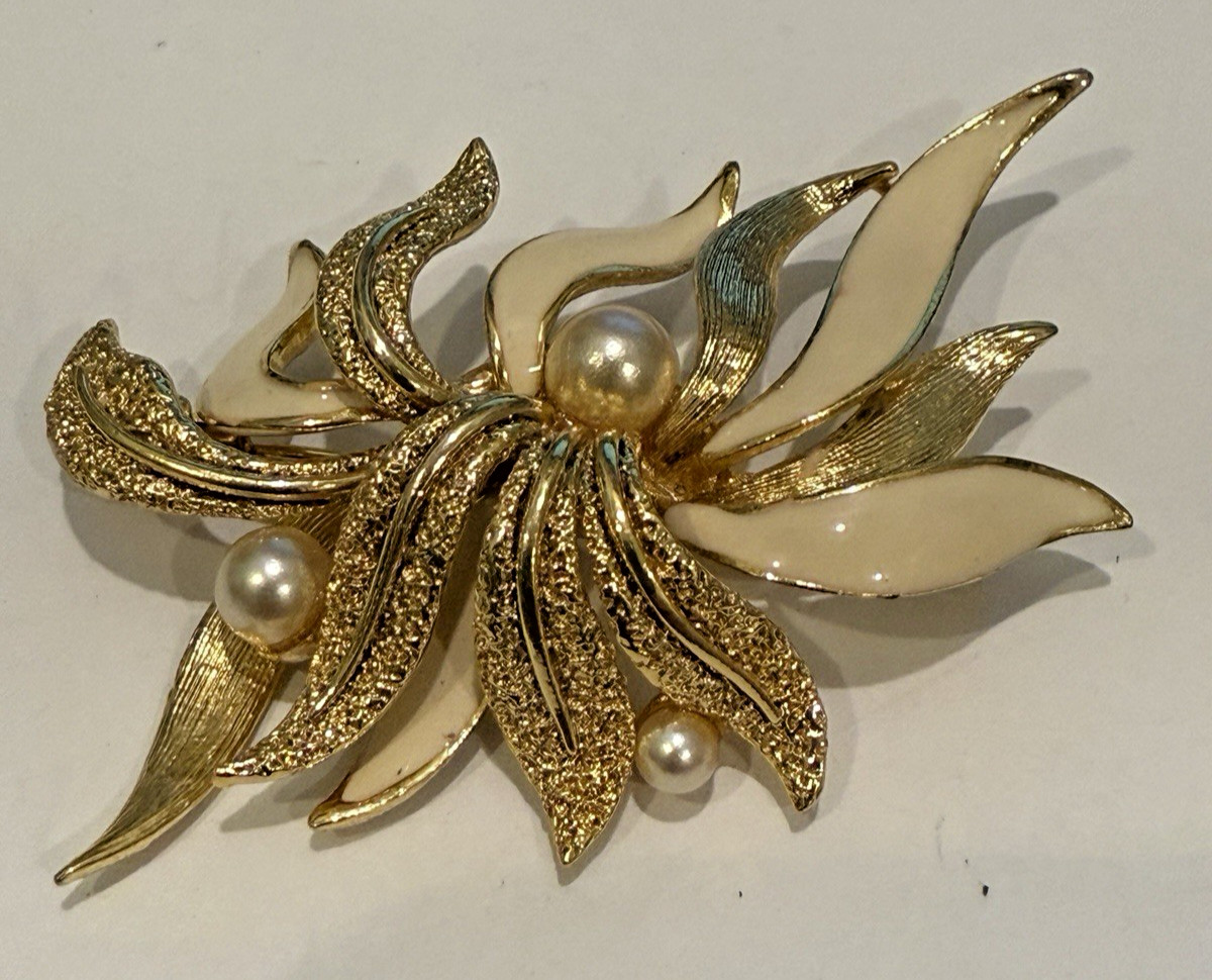 ORENA PARIS VINTAGE GOLD PLATED & ENAMEL FLOWER BROOCH