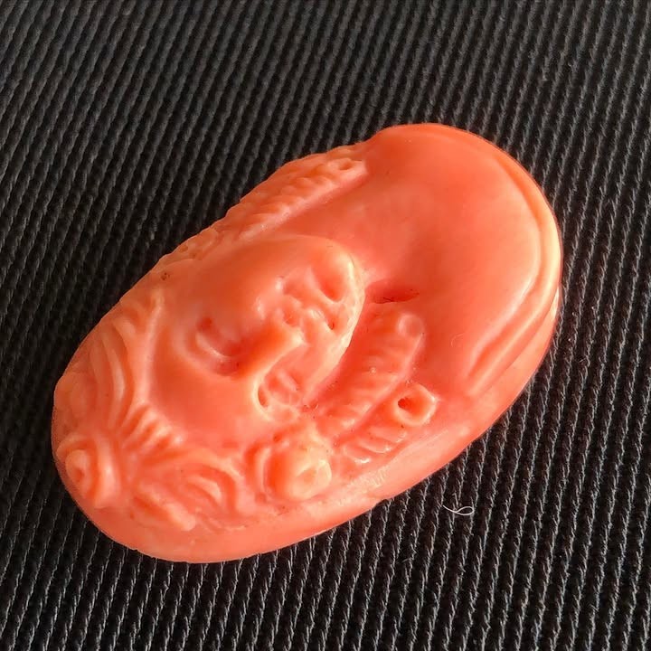 Exquisite Vintage Natural Red Momo Coral Cameo 28mm 5.6g Detailed Carving