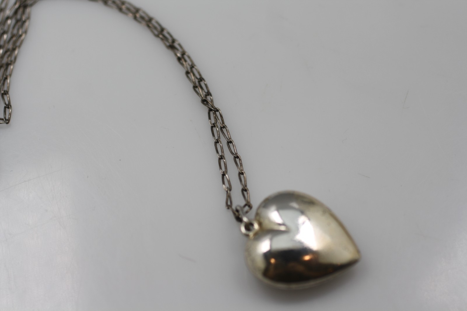 Vintage Sterling Silver 925 paper chain 24″ necklace W/ puff heart pendant Italy