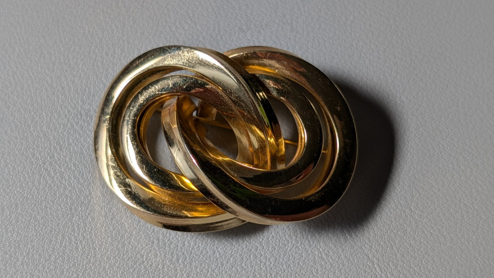 Vintage Grosse Germany Gold Plated Interlocking Infinity Love Knot 1971 Brooch