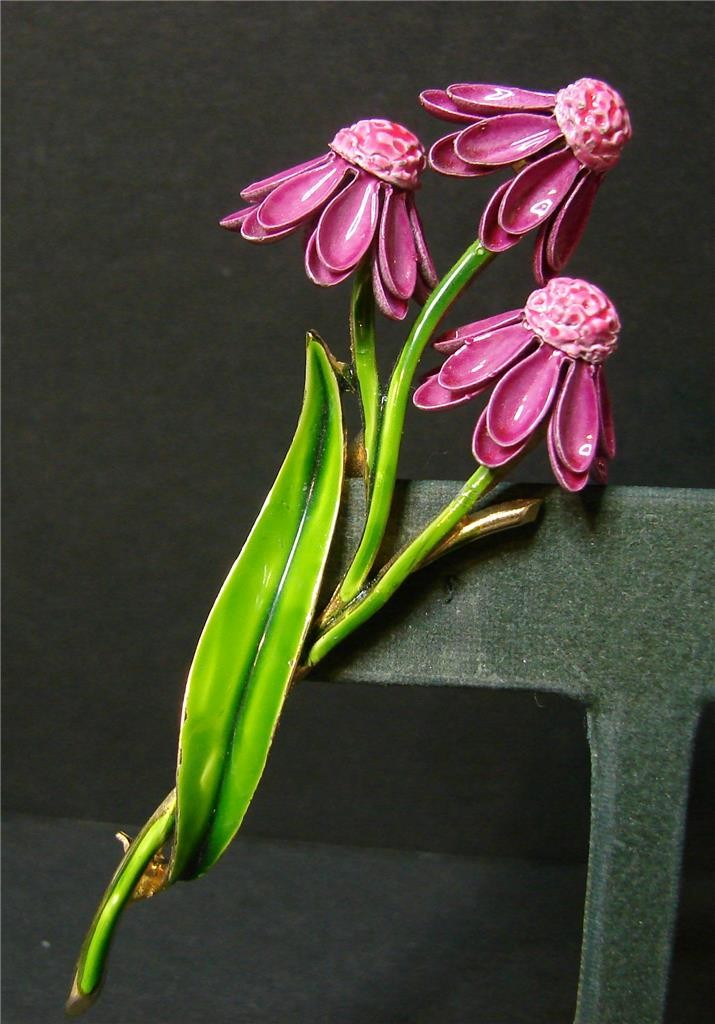 Vintage Retro Mod 60’s Purple Enamel Metal Daisy Flower Bouquet Pin Brooch