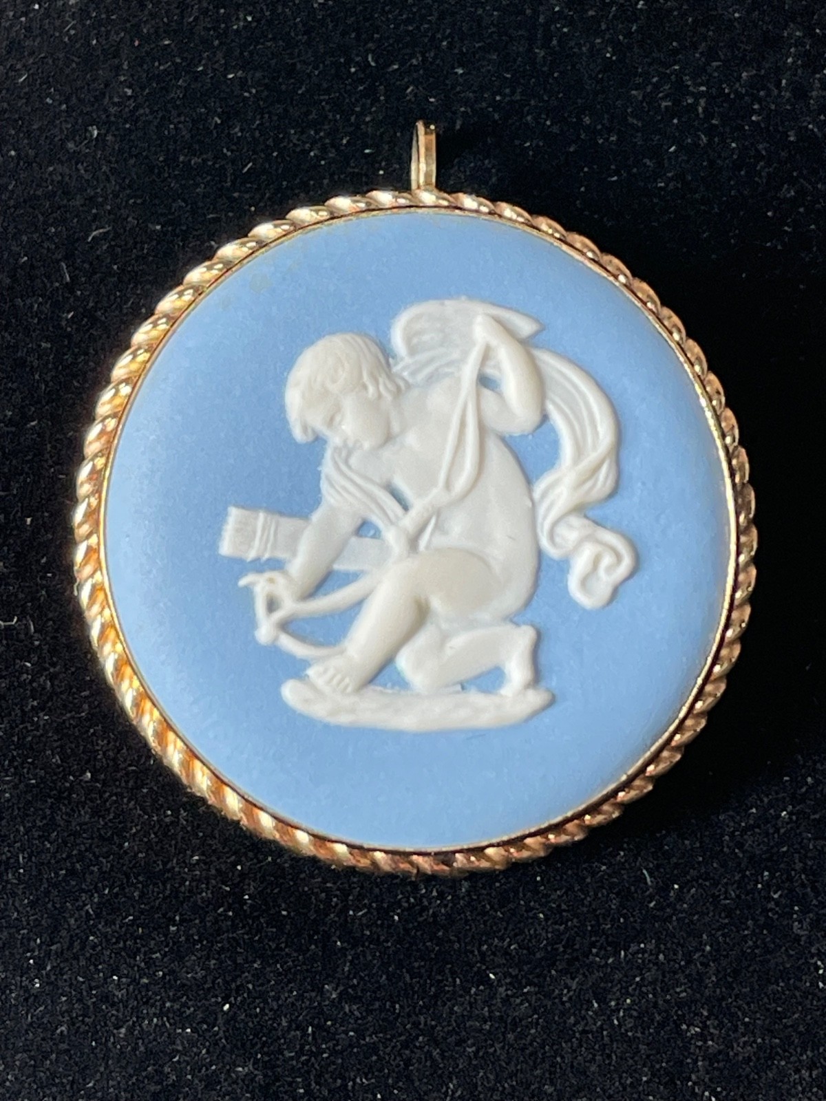 Wedgwood England Van Dell 12K GF Cupid Cameo Brooch Pendant Jasperware 1960s