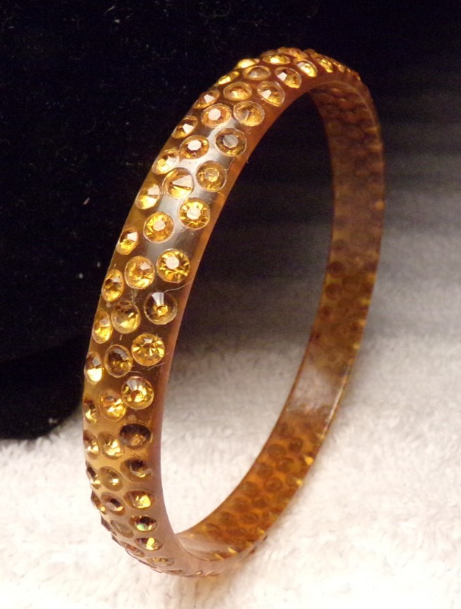 VTG 1940’S GOLDEN AMBER LUCITE CUT CRYSTAL RHINESTONE ACRYLIC BANGLE BRACELET