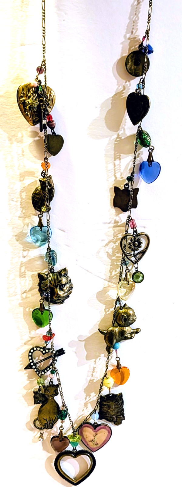 VTG GLASS WORKS STUDIO 30″ Dangling Charm Necklace 20 Dangles Hearts & Cats 😽 ❤