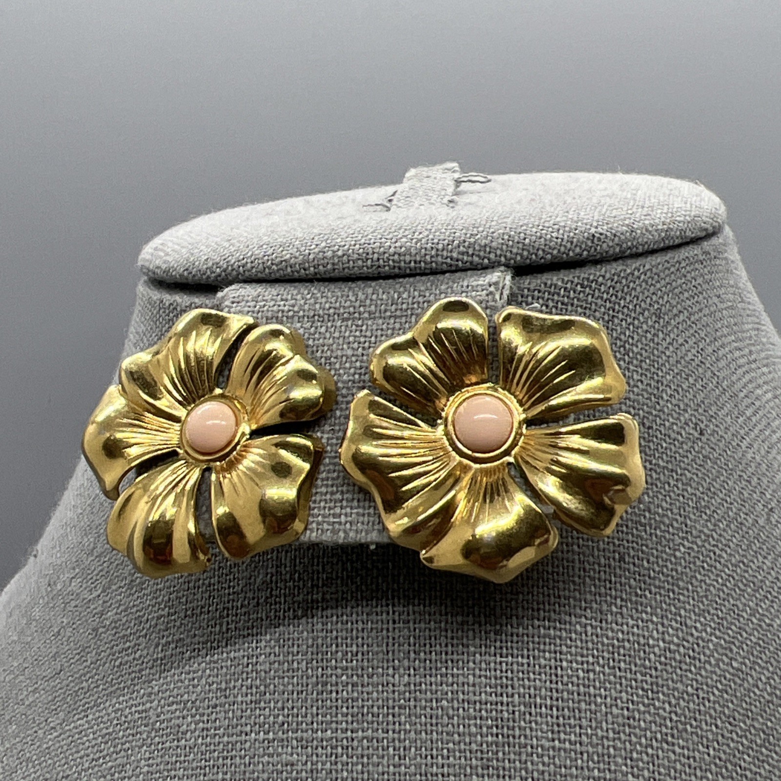Vintage Gold Tone Flower Clip On Earrings Pink Center Cabochon Bold Retro Floral