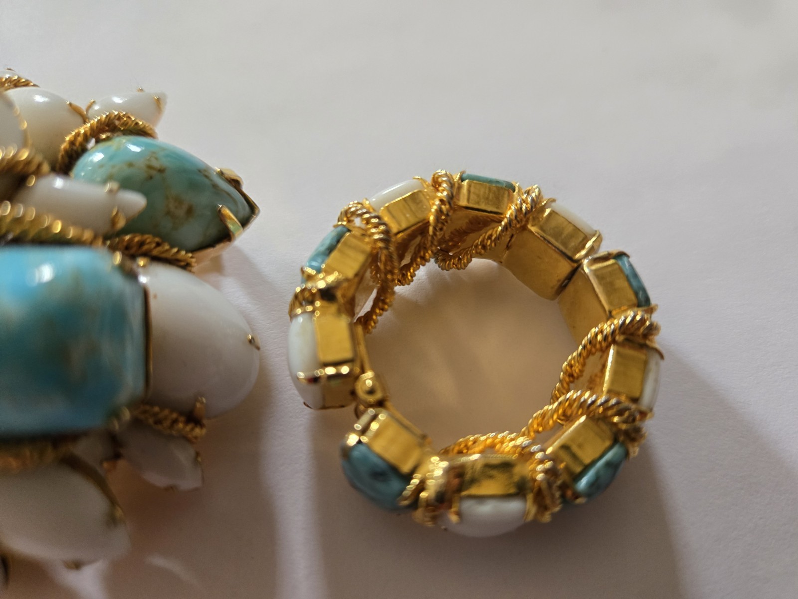 Vintage Vogue Jlry Brooch Pin & Earrings Set Domed Chain Gold Tone Accents