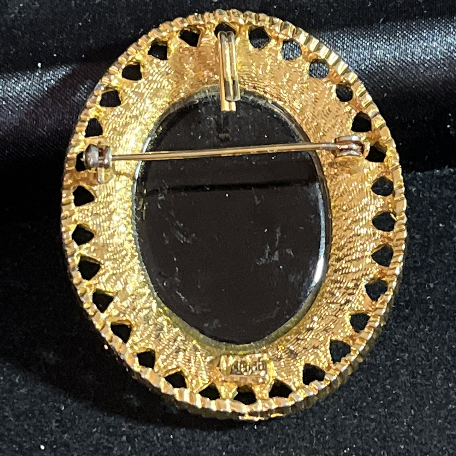 Celebrity broach – A53