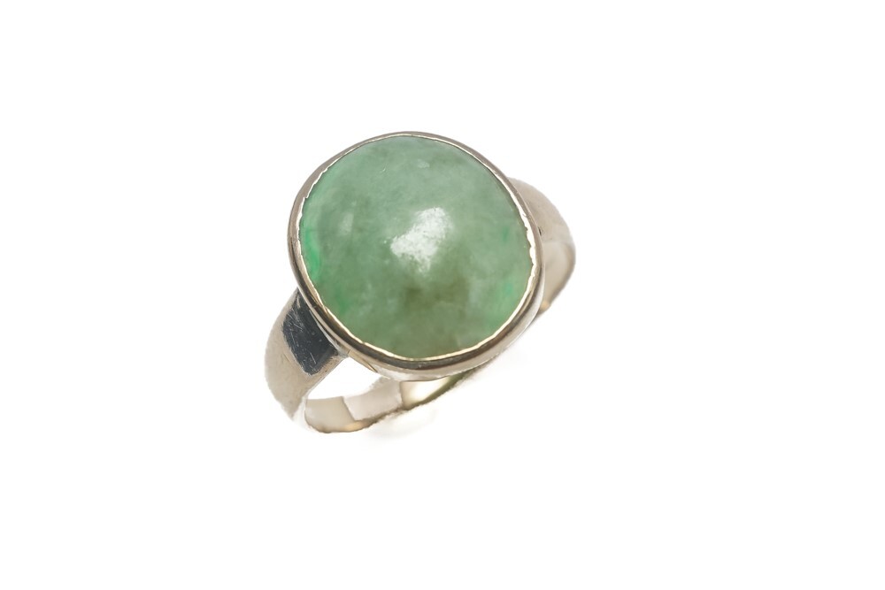 BEAUTIFUL EARLY ANTIQUE 9 CARAT GOLD JADE / JADEITE CABOCHON RING c1800’S