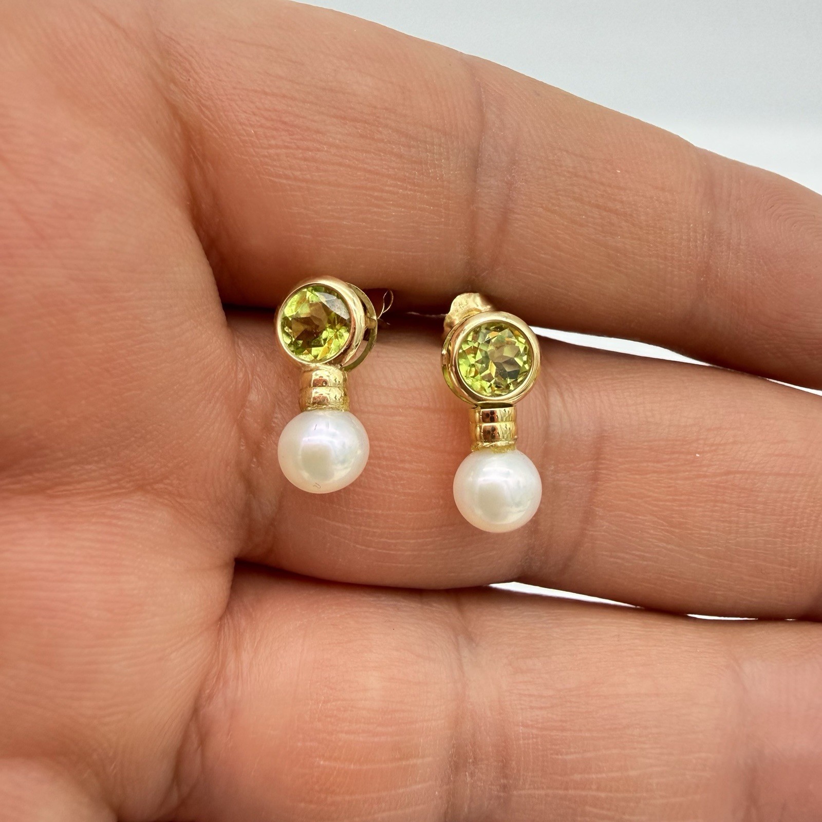 Vtg HSN 14k Yellow Gold Peridot Culture Pearl Drop Earrings Original Box
