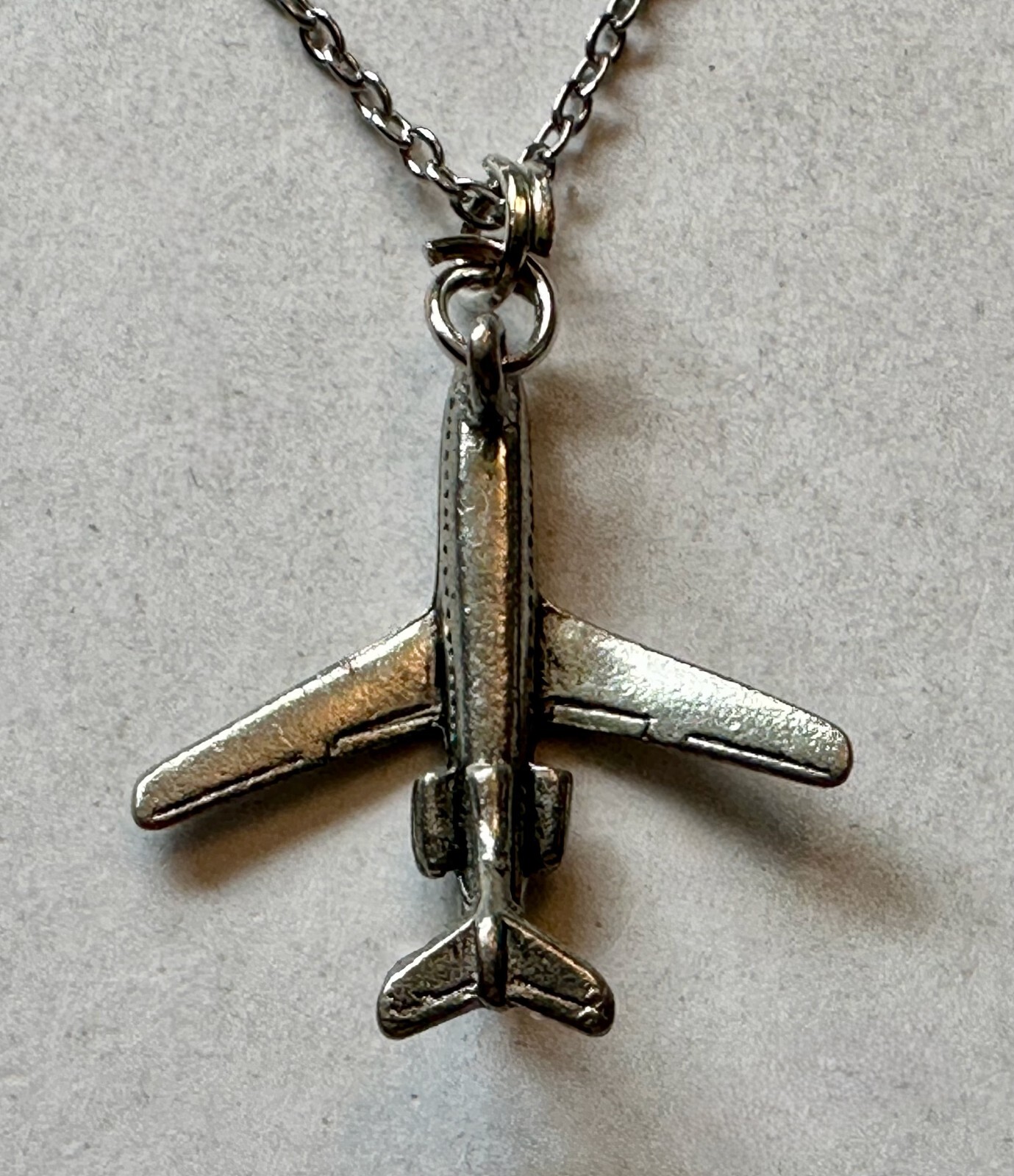 VINTAGE AIRPLANE JET PLANE PEWTER CHARM 1 1/4″ PENDANT NECKLACE 20″+