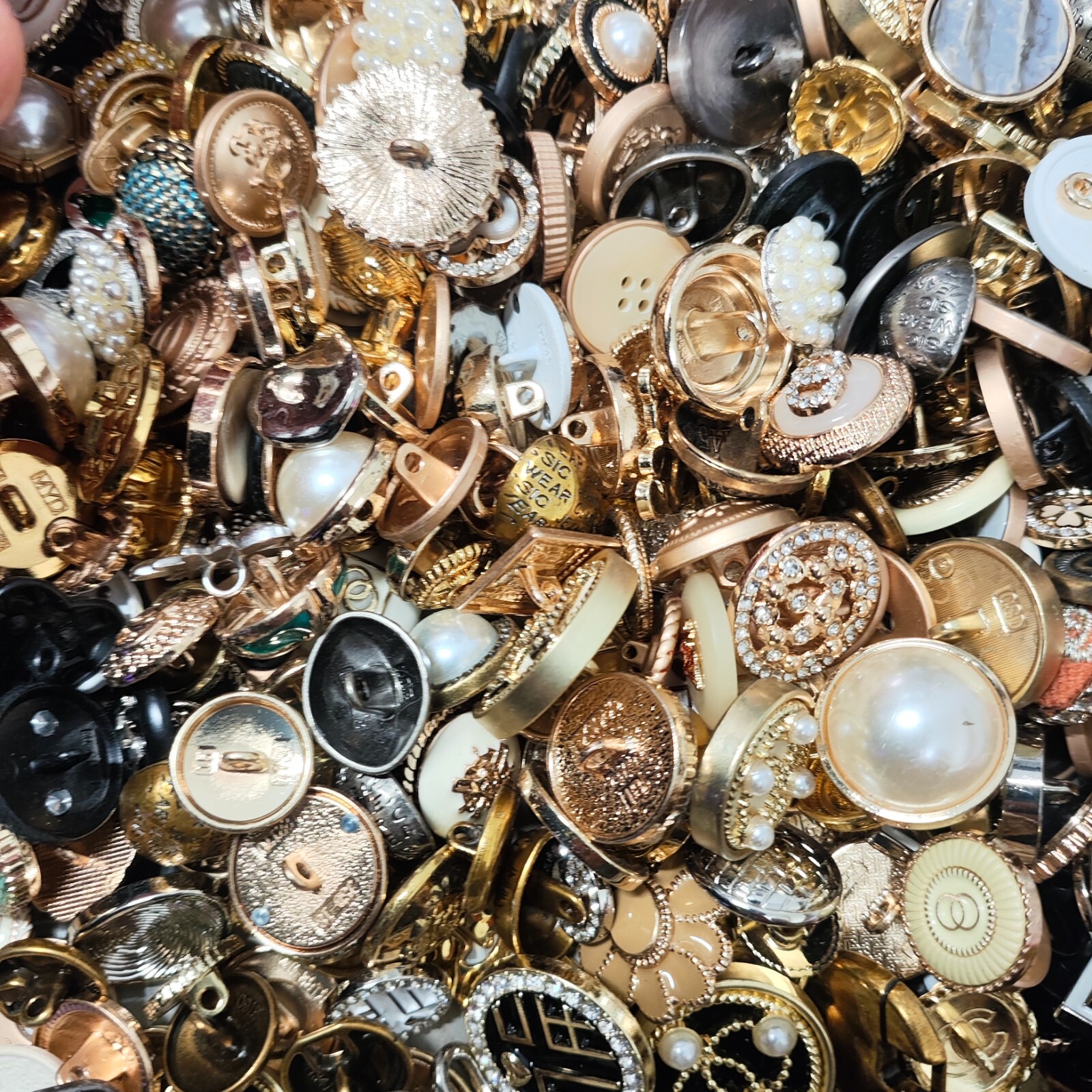 Vintage-now Costume Jewelry makeing Lots button Read Description 50pcs