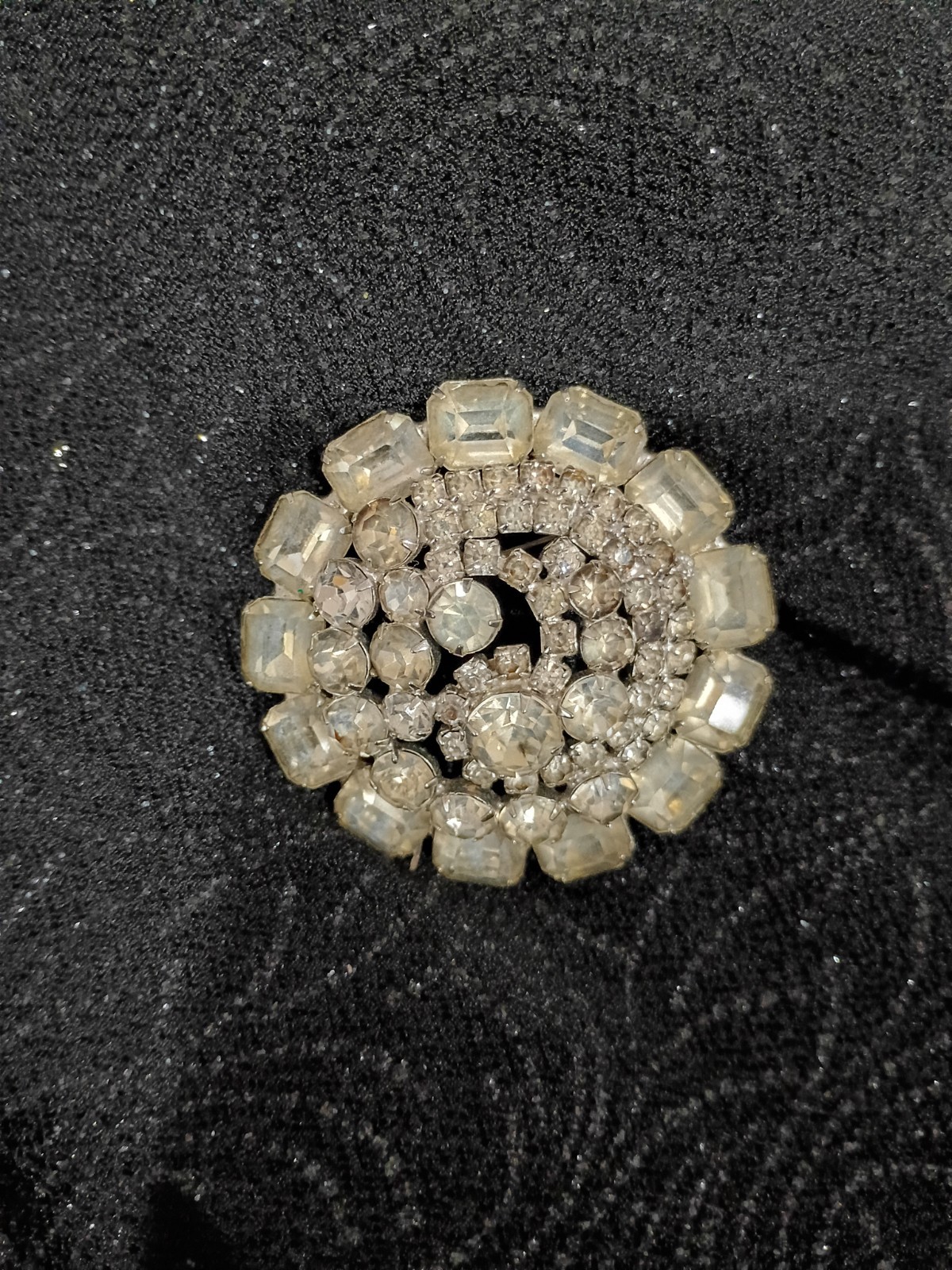 Vintage Unsigned Brooch Clear Round and Emerald Cut Prong Set Rhinestones