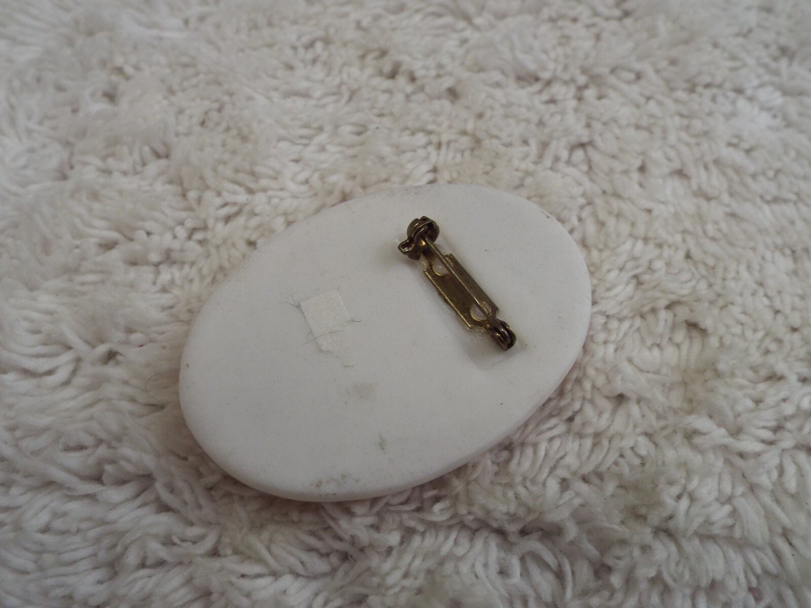 Vintage White Baby Seal Ceramic Christmas Pin (A53)