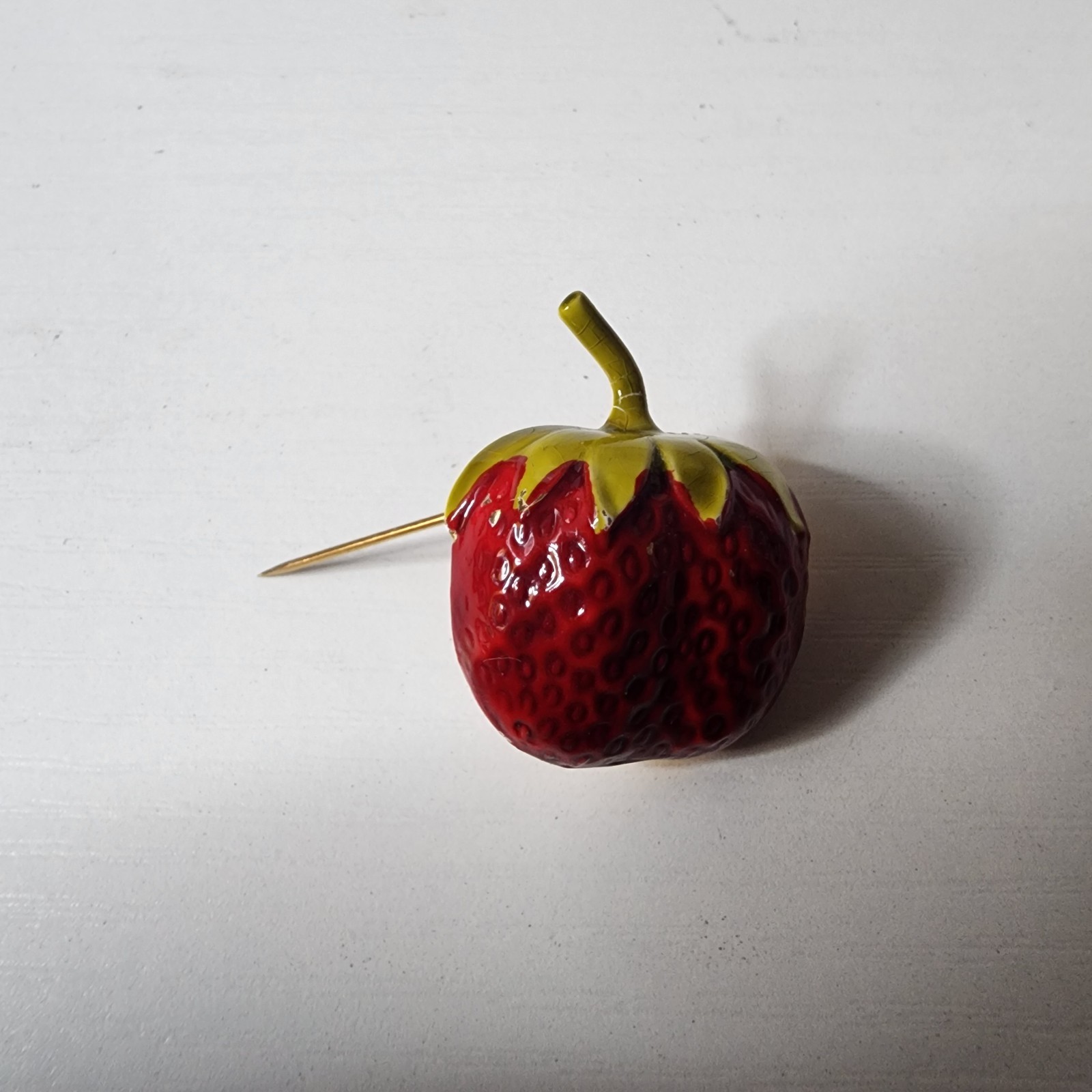 Vintage Accessocraft NYC Gold Tone Metal Red Green Enamel Strawberry Brooch Pin!